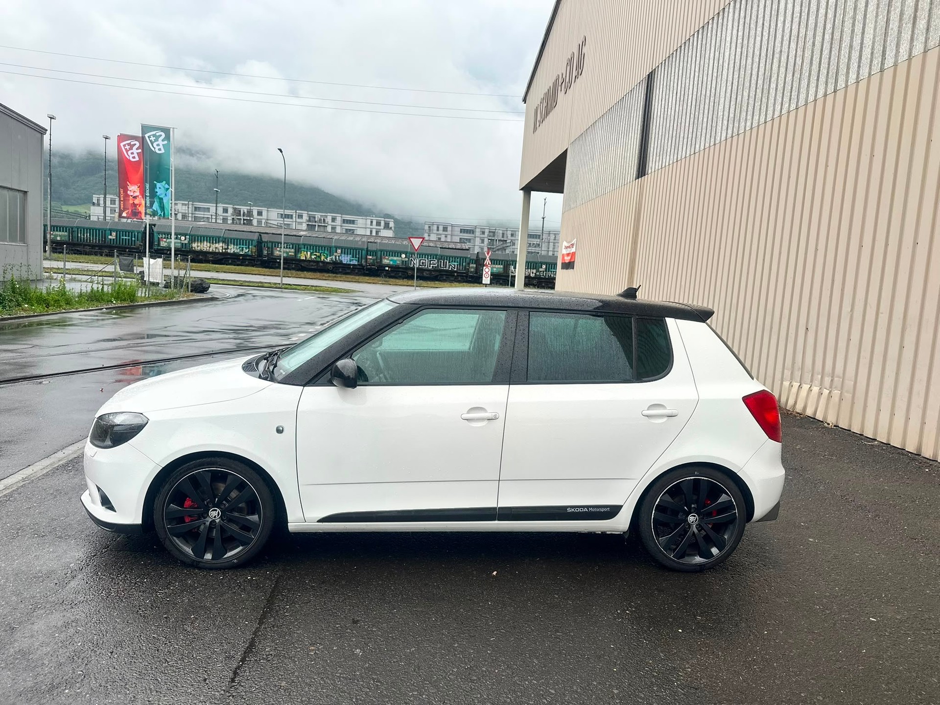 SKODA Fabia 1.4 TSI RS Edition S2000 DSG-image-2