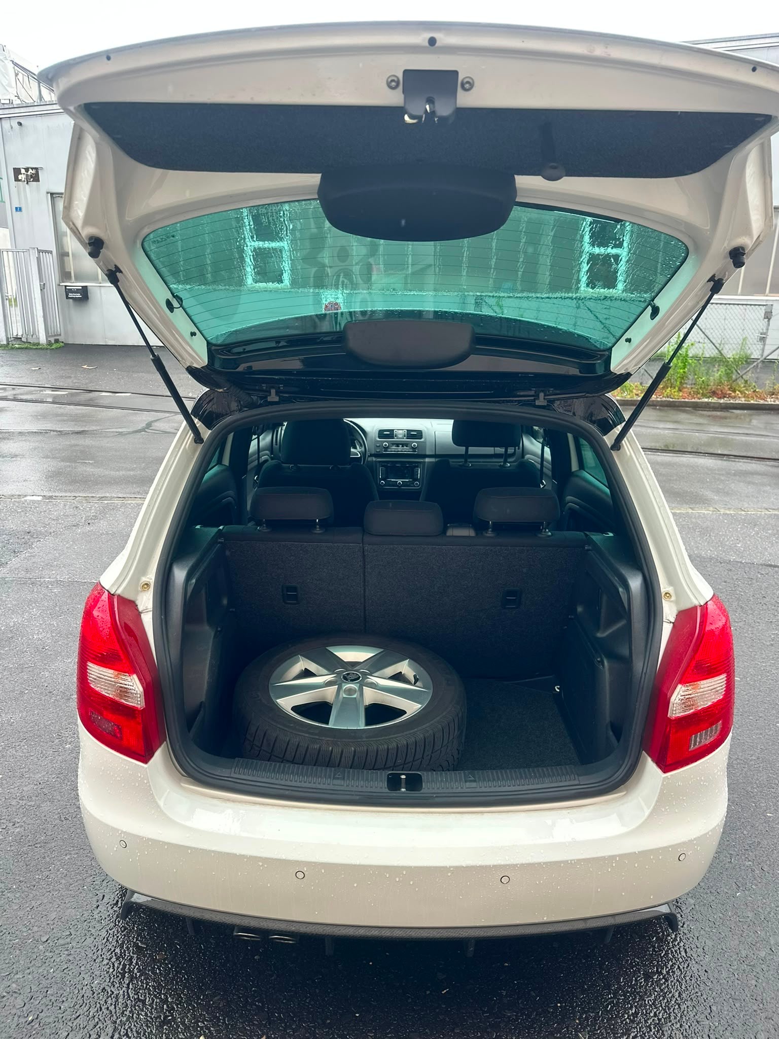 SKODA Fabia 1.4 TSI RS Edition S2000 DSG-image-8