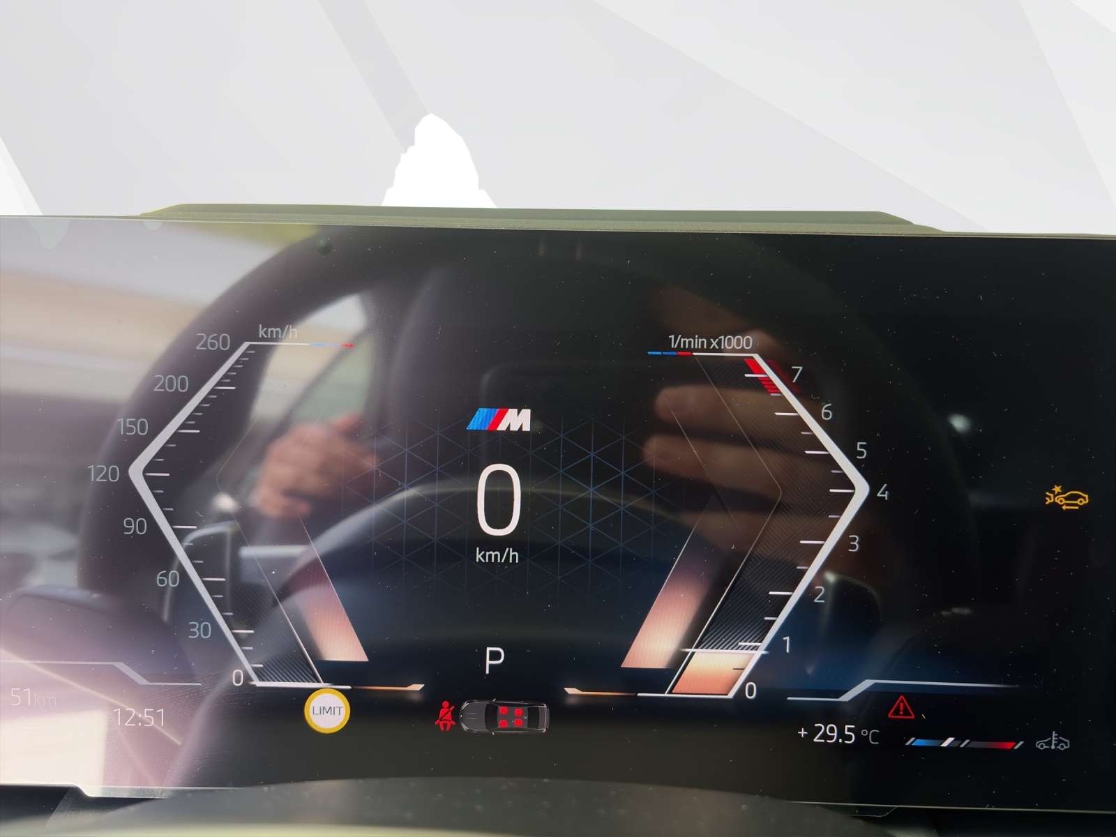 BMW 430i xDrive Cabrio-image-12