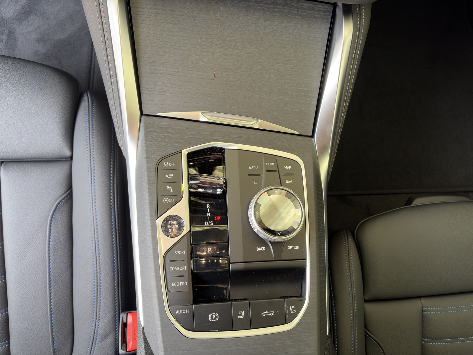 BMW 430i xDrive Cabrio-image-14