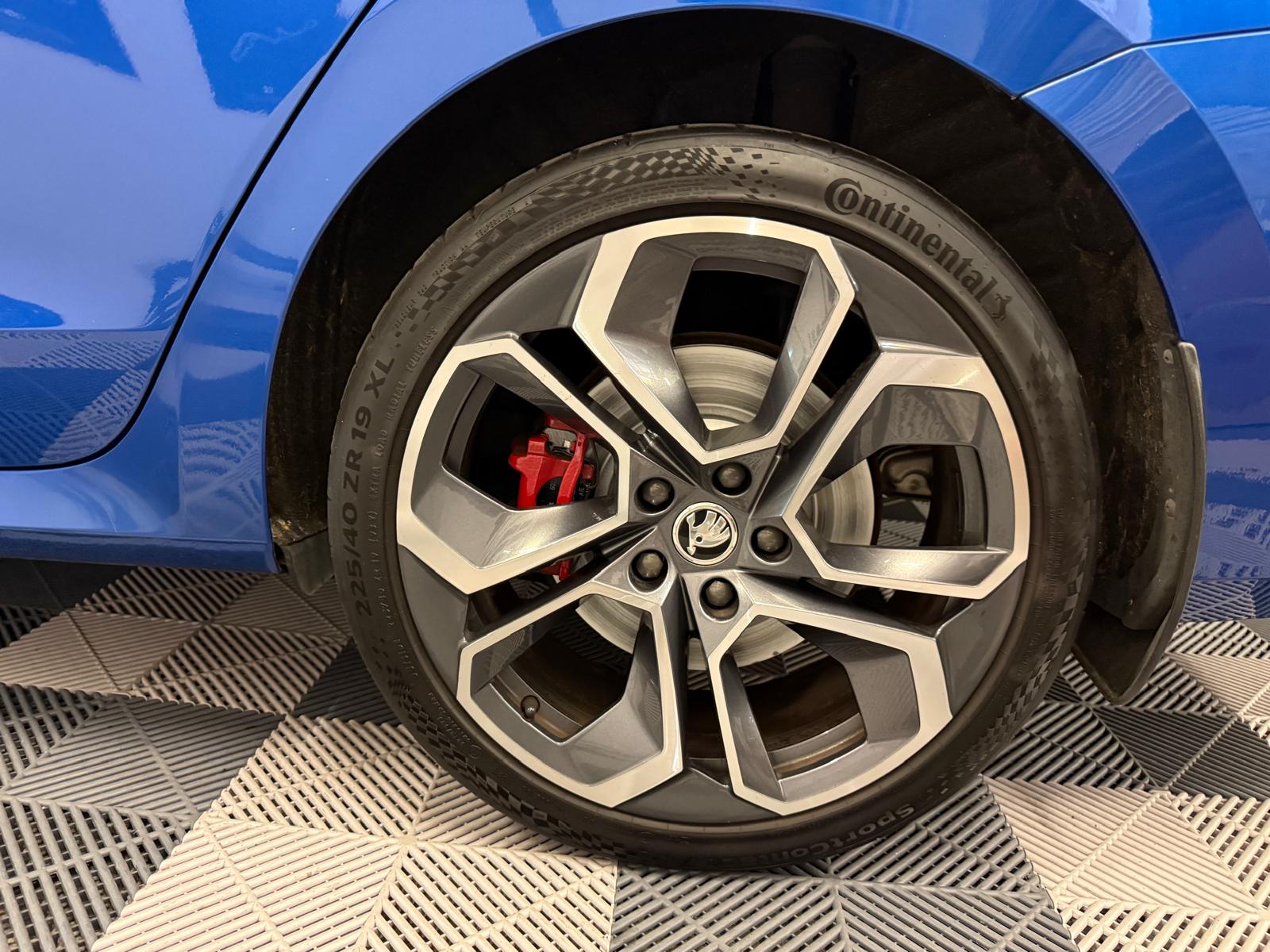 SKODA Octavia Combi 1.4 TSI PHEV DSG RS-image-27