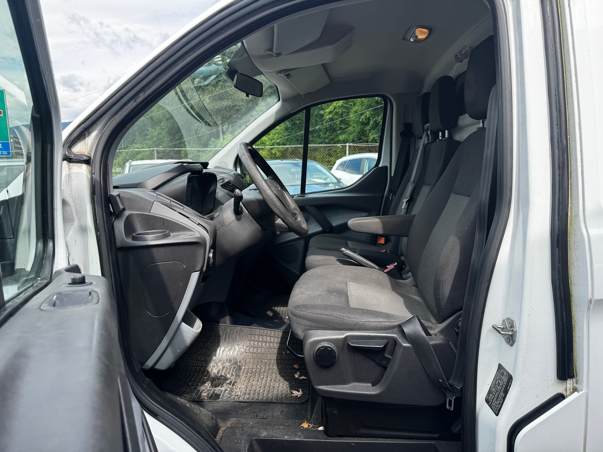 FORD Transit Custom Van 250 L1H1 Ambiente-image-10