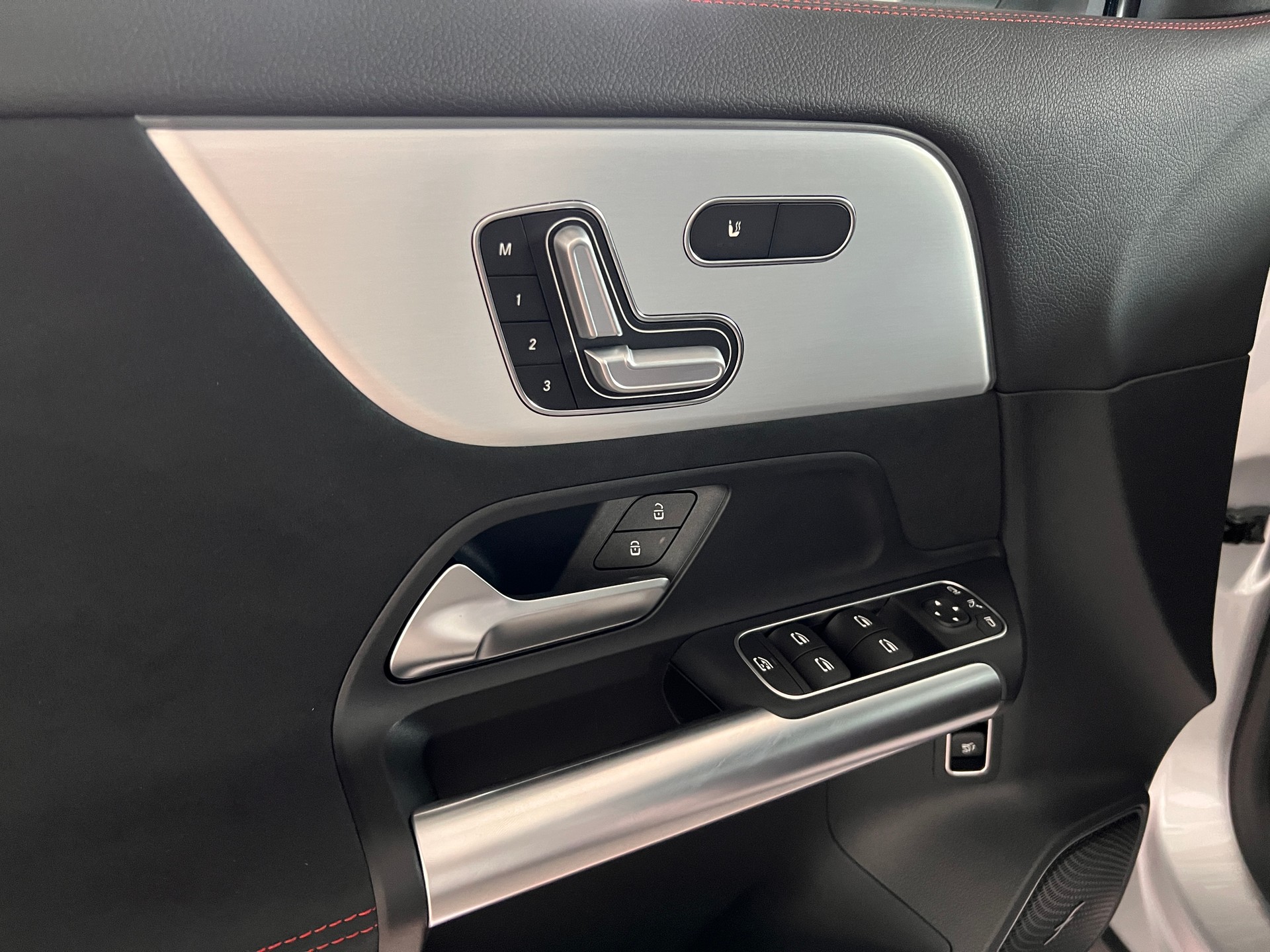MERCEDES-BENZ EQA 350 66,5 kWh 4Matic Excellence-image-13