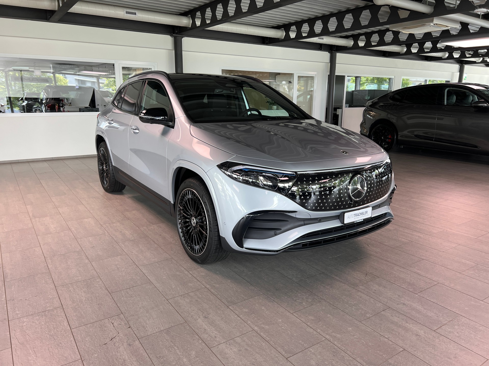 MERCEDES-BENZ EQA 350 66,5 kWh 4Matic Excellence-image-2