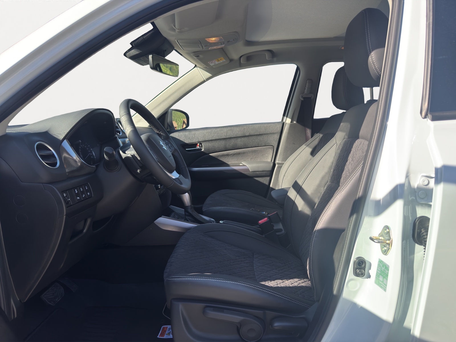 SUZUKI Vitara 1.4 Boosterjet Compact + 4x4 Hybrid Automatic-image-7