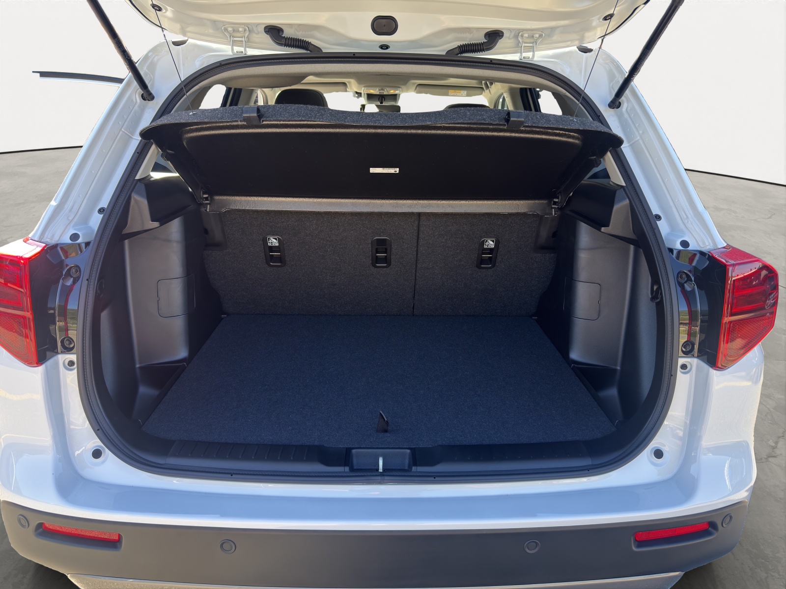 SUZUKI Vitara 1.4 Boosterjet Compact + 4x4 Hybrid Automatic-image-11