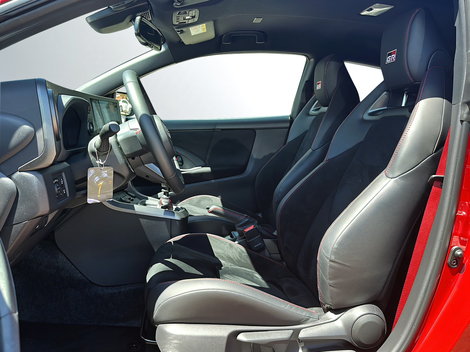 TOYOTA Yaris 1.6 GR Sport-image-3
