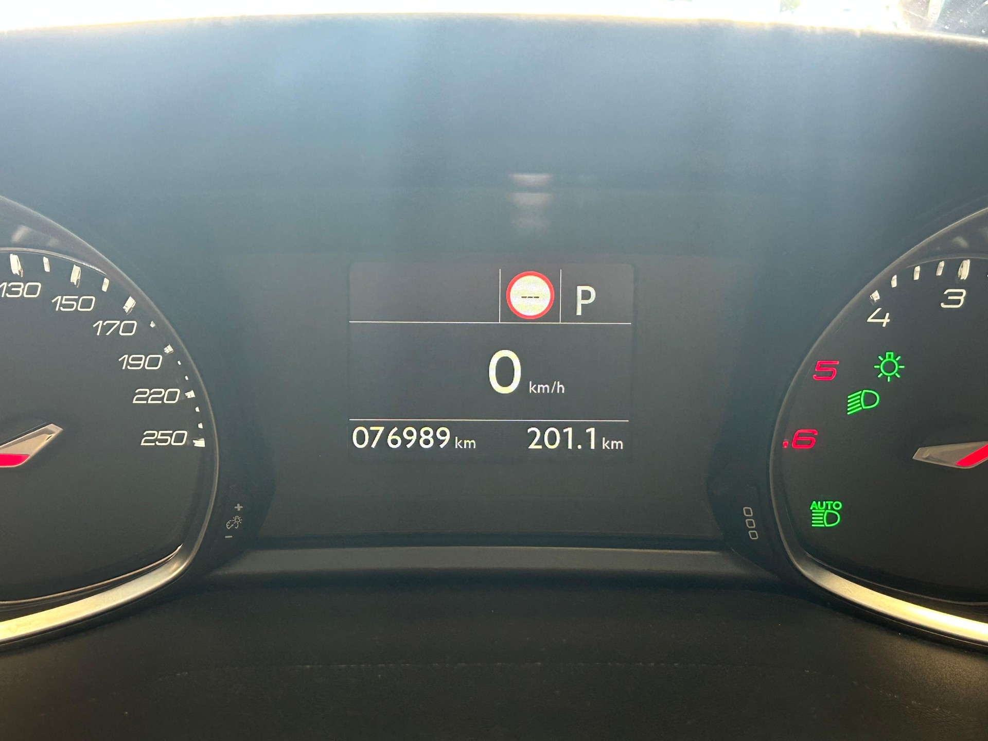 PEUGEOT 308 SW 1.5 BlueHDi Allure-image-8