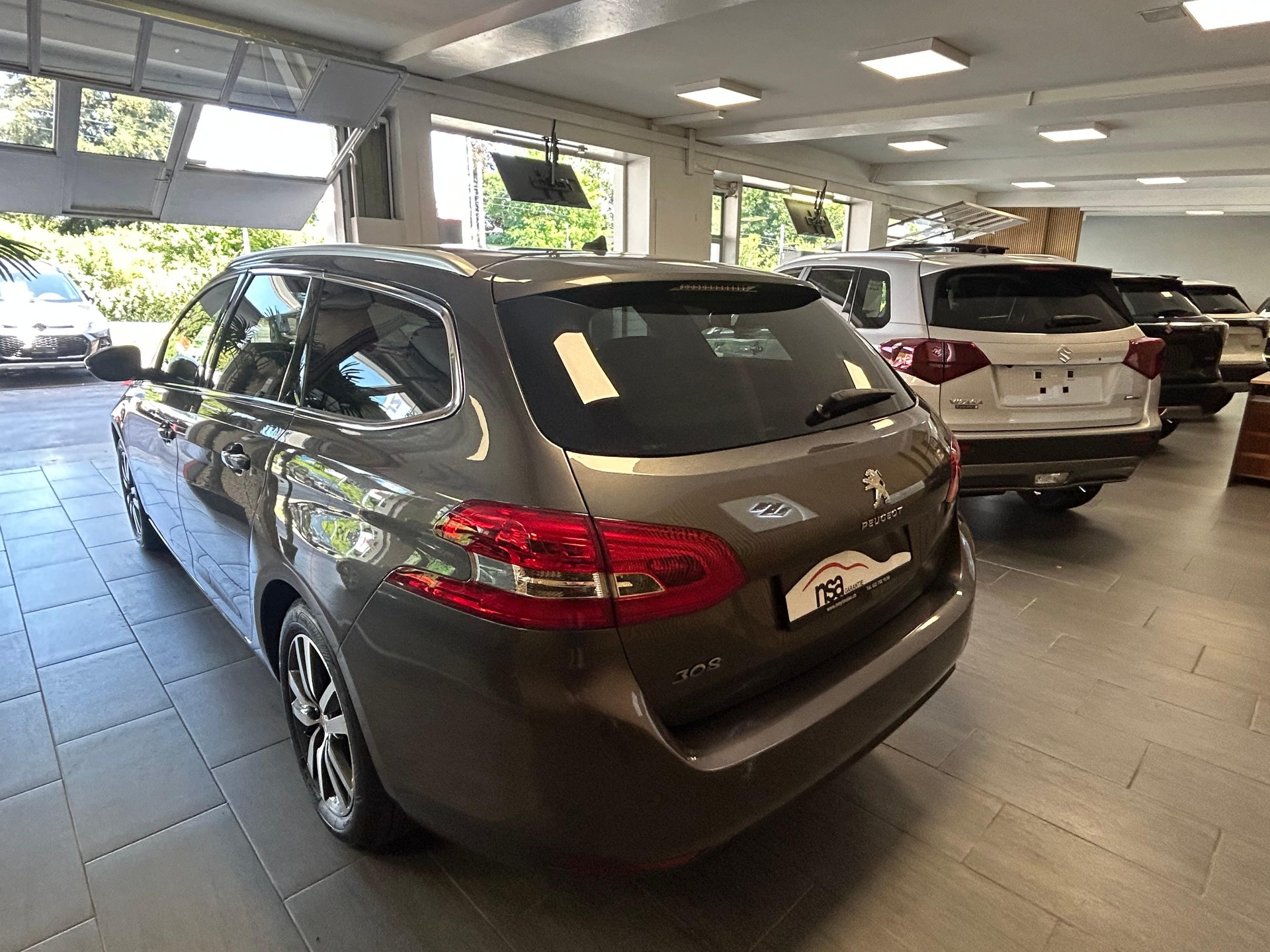 PEUGEOT 308 SW 1.5 BlueHDi Allure-image-4