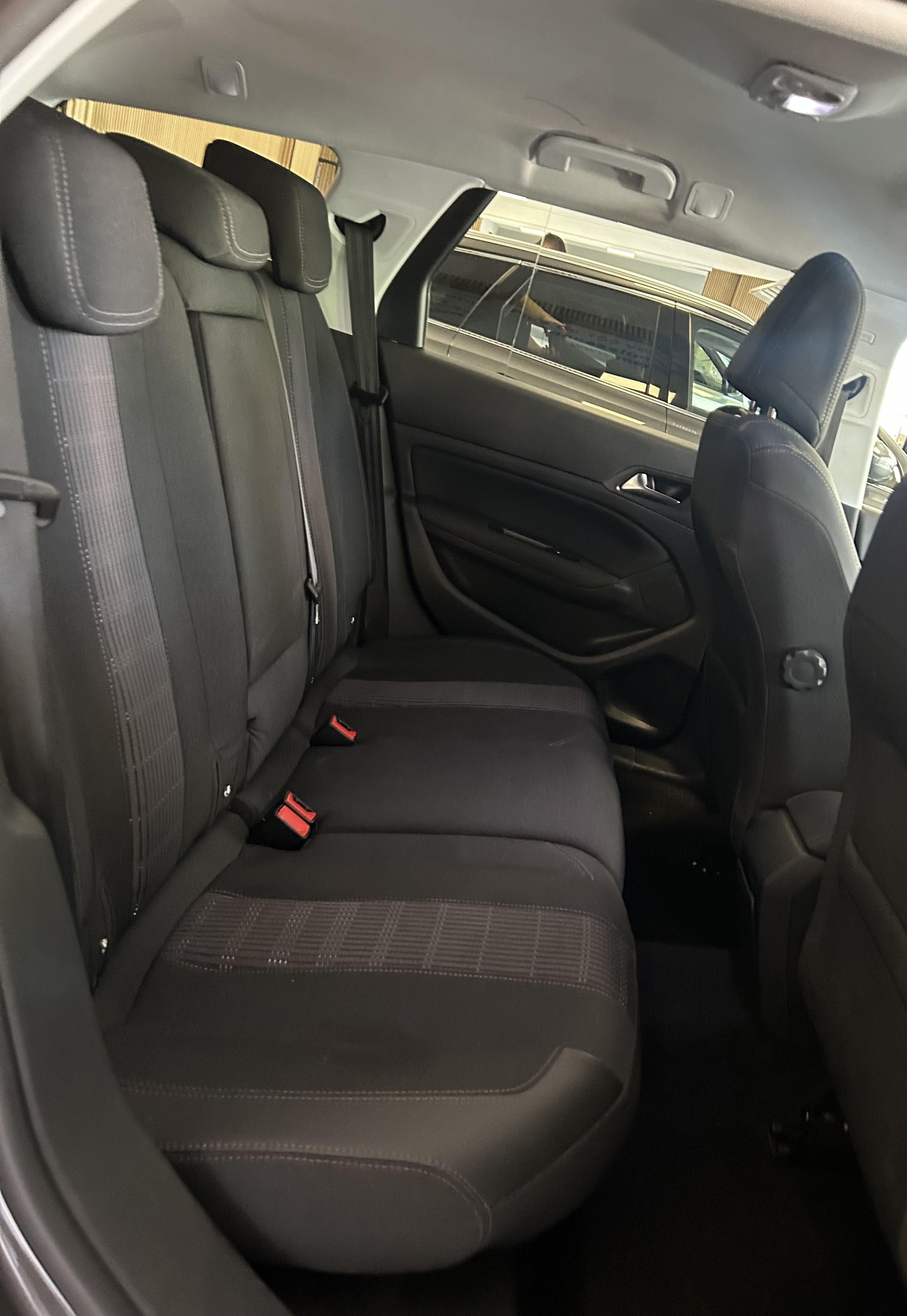 PEUGEOT 308 SW 1.5 BlueHDi Allure-image-16