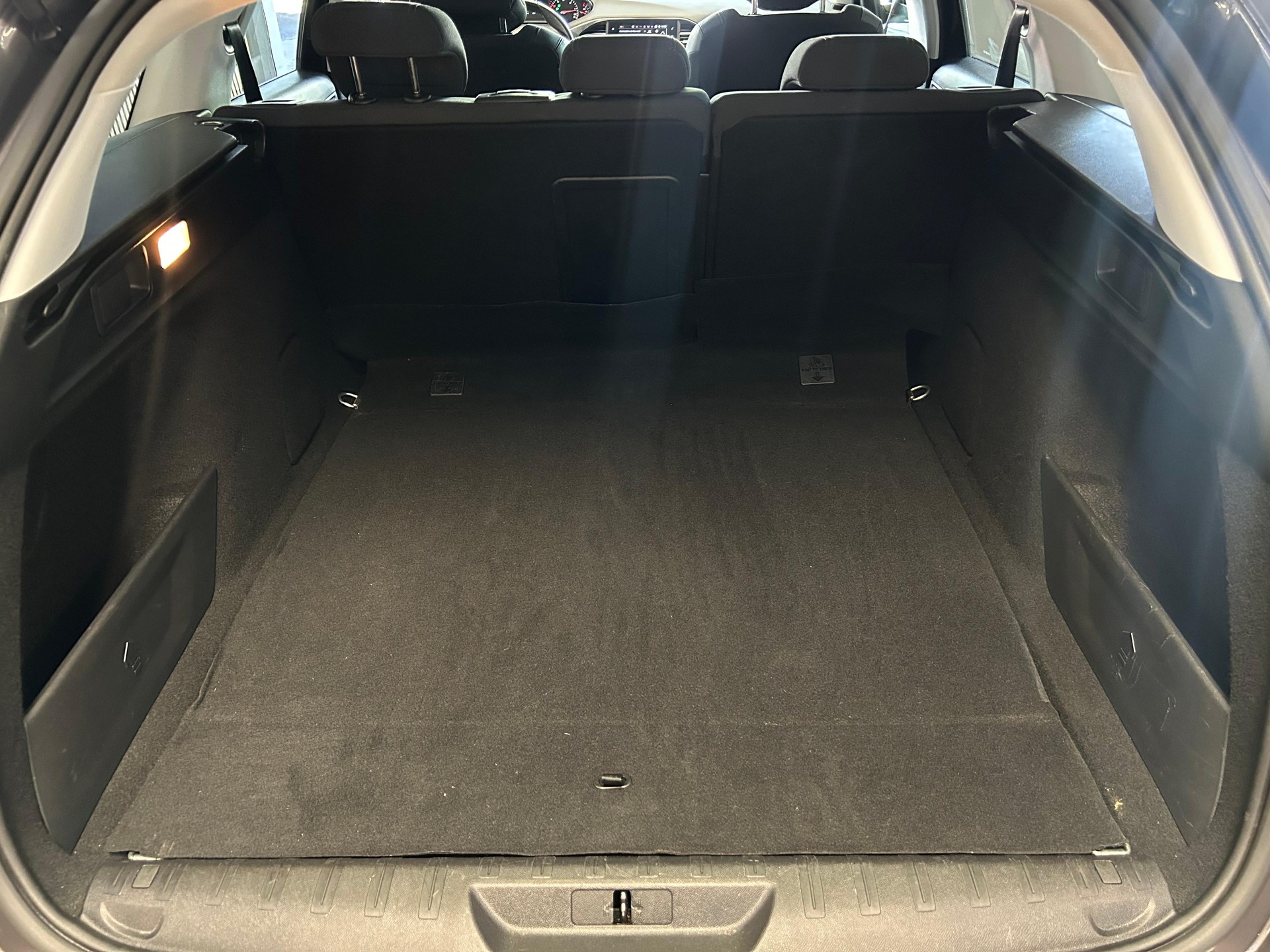 PEUGEOT 308 SW 1.5 BlueHDi Allure-image-17