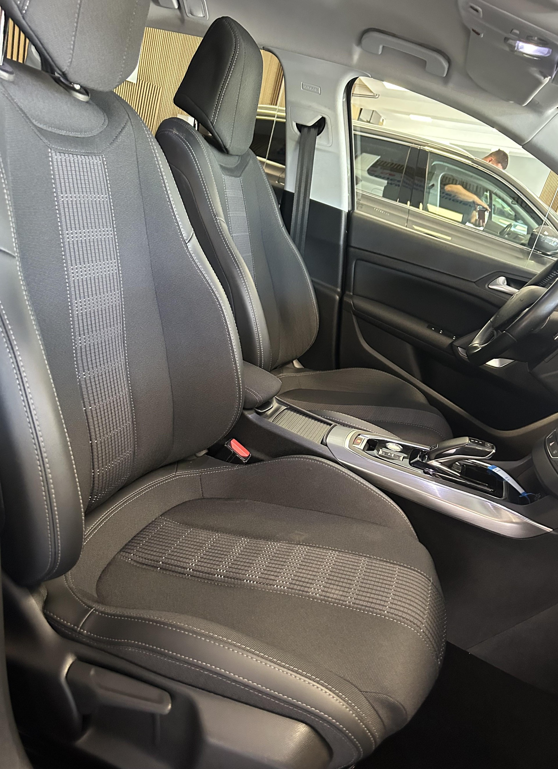 PEUGEOT 308 SW 1.5 BlueHDi Allure-image-15