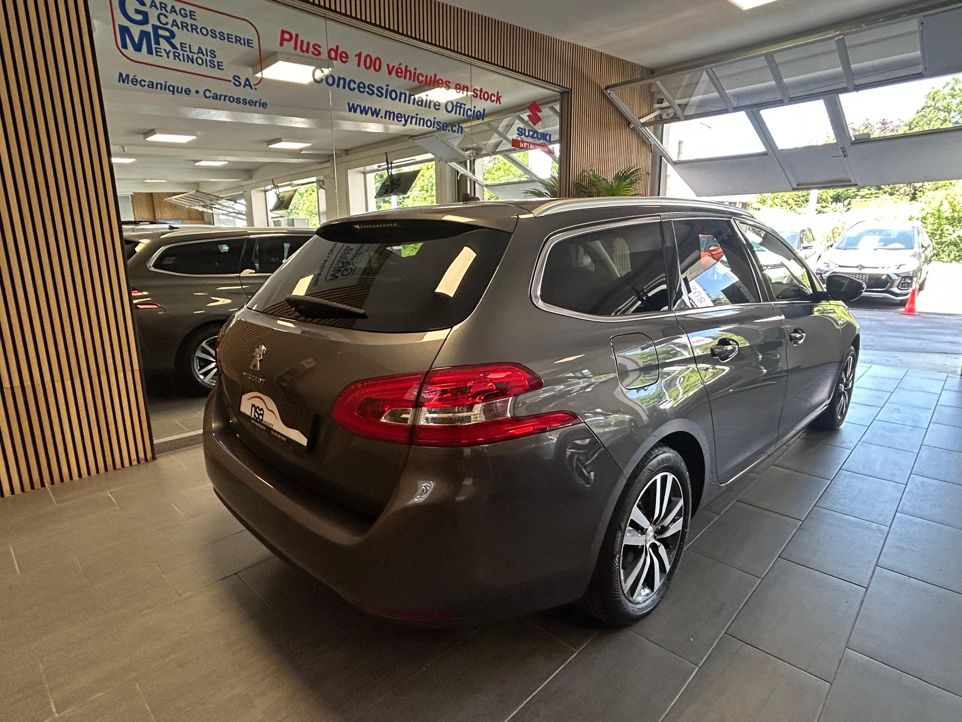 PEUGEOT 308 SW 1.5 BlueHDi Allure-image-6