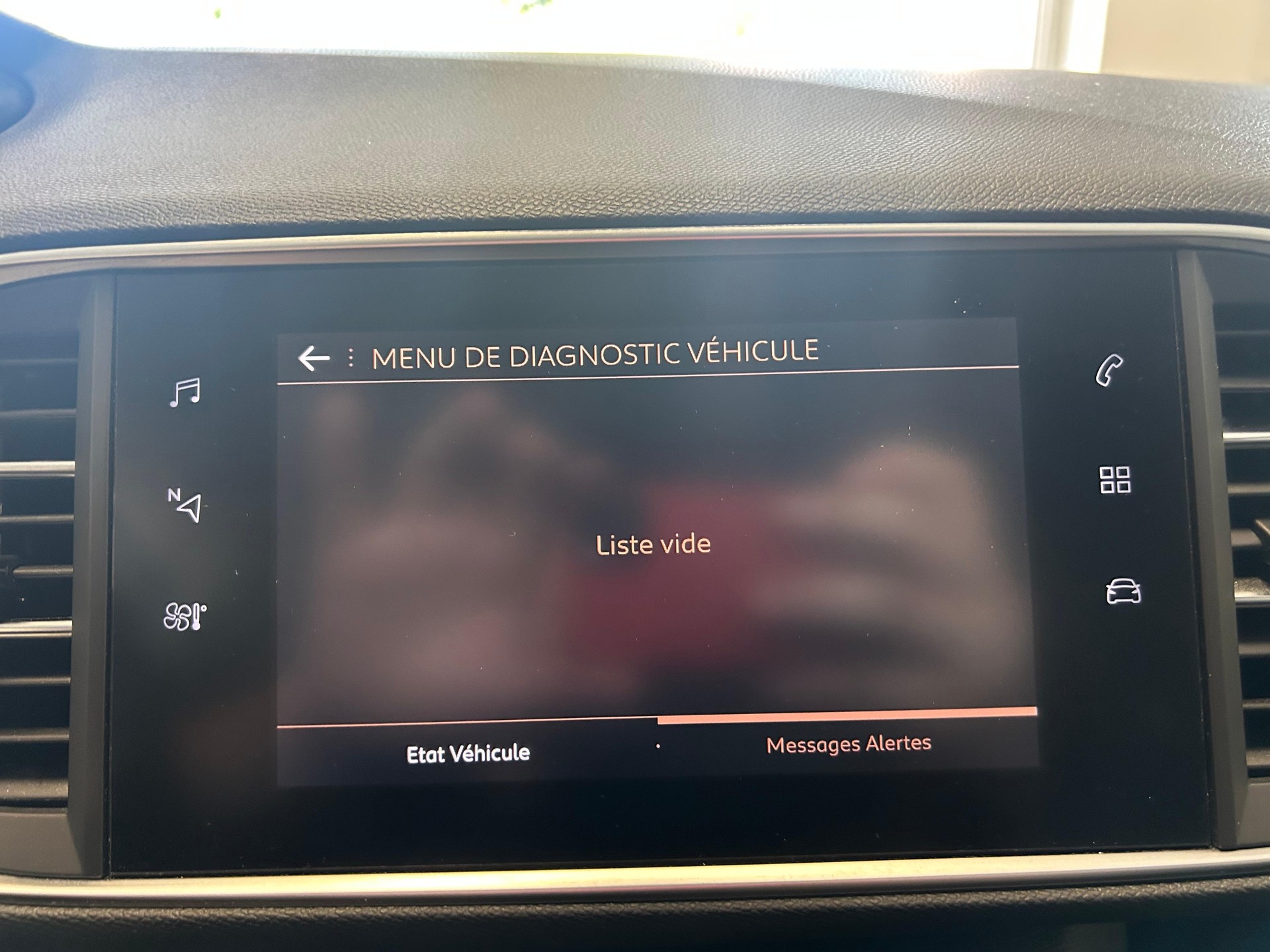 PEUGEOT 308 SW 1.5 BlueHDi Allure-image-14