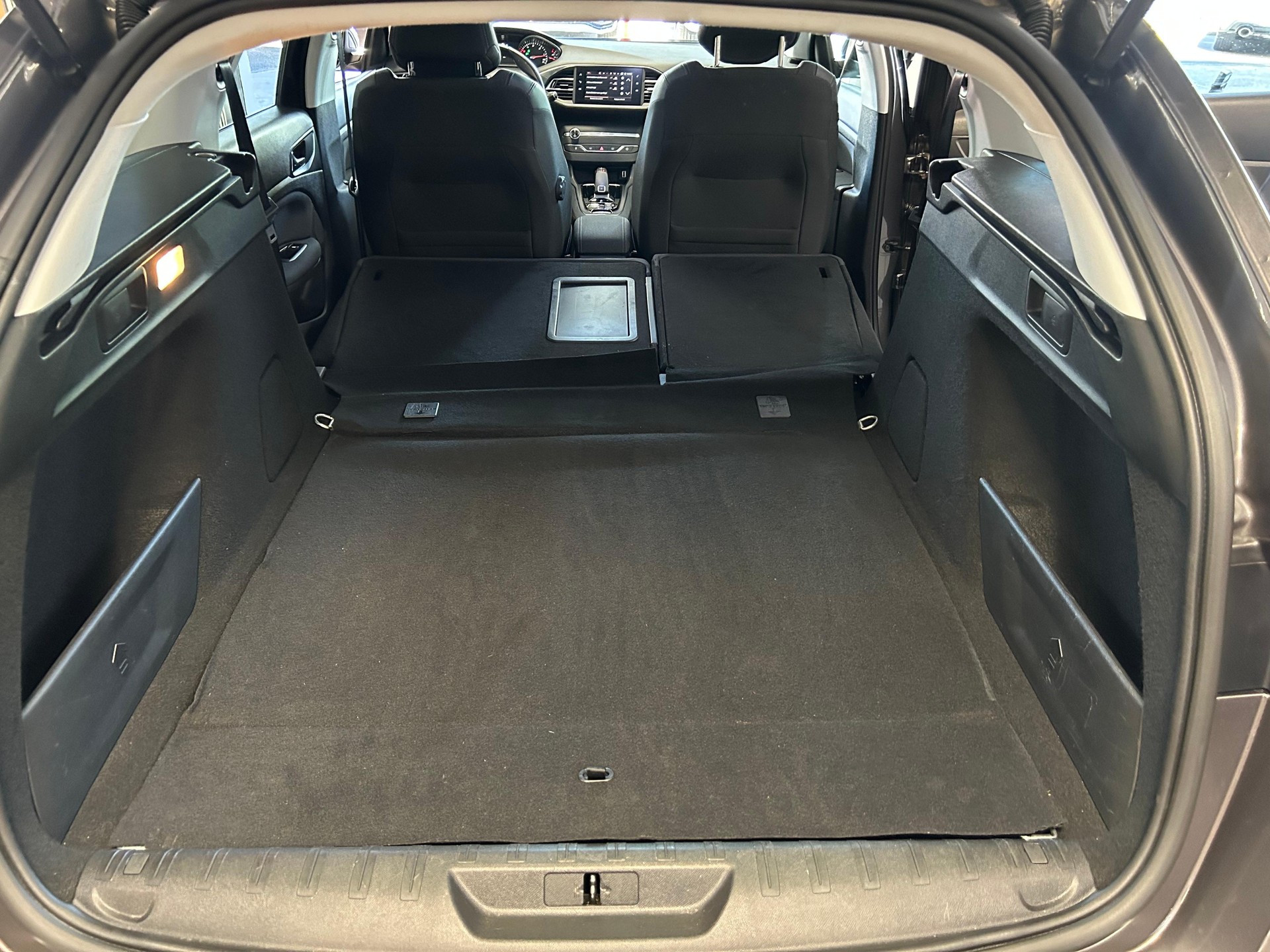 PEUGEOT 308 SW 1.5 BlueHDi Allure-image-19