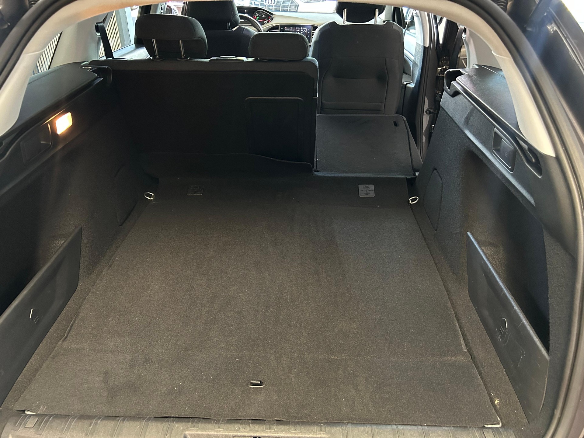 PEUGEOT 308 SW 1.5 BlueHDi Allure-image-18