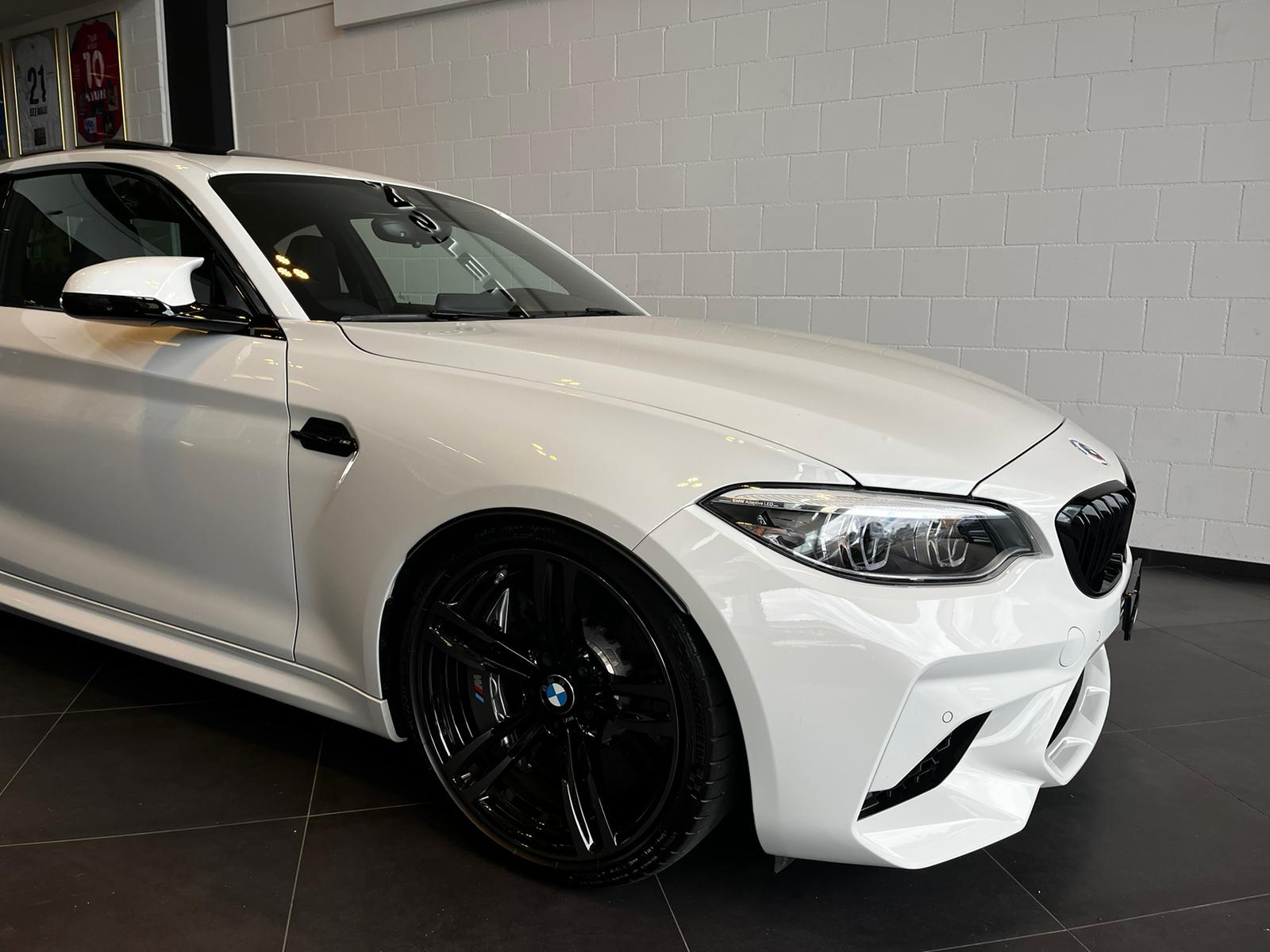 BMW M2 Competition-showroom-element-1