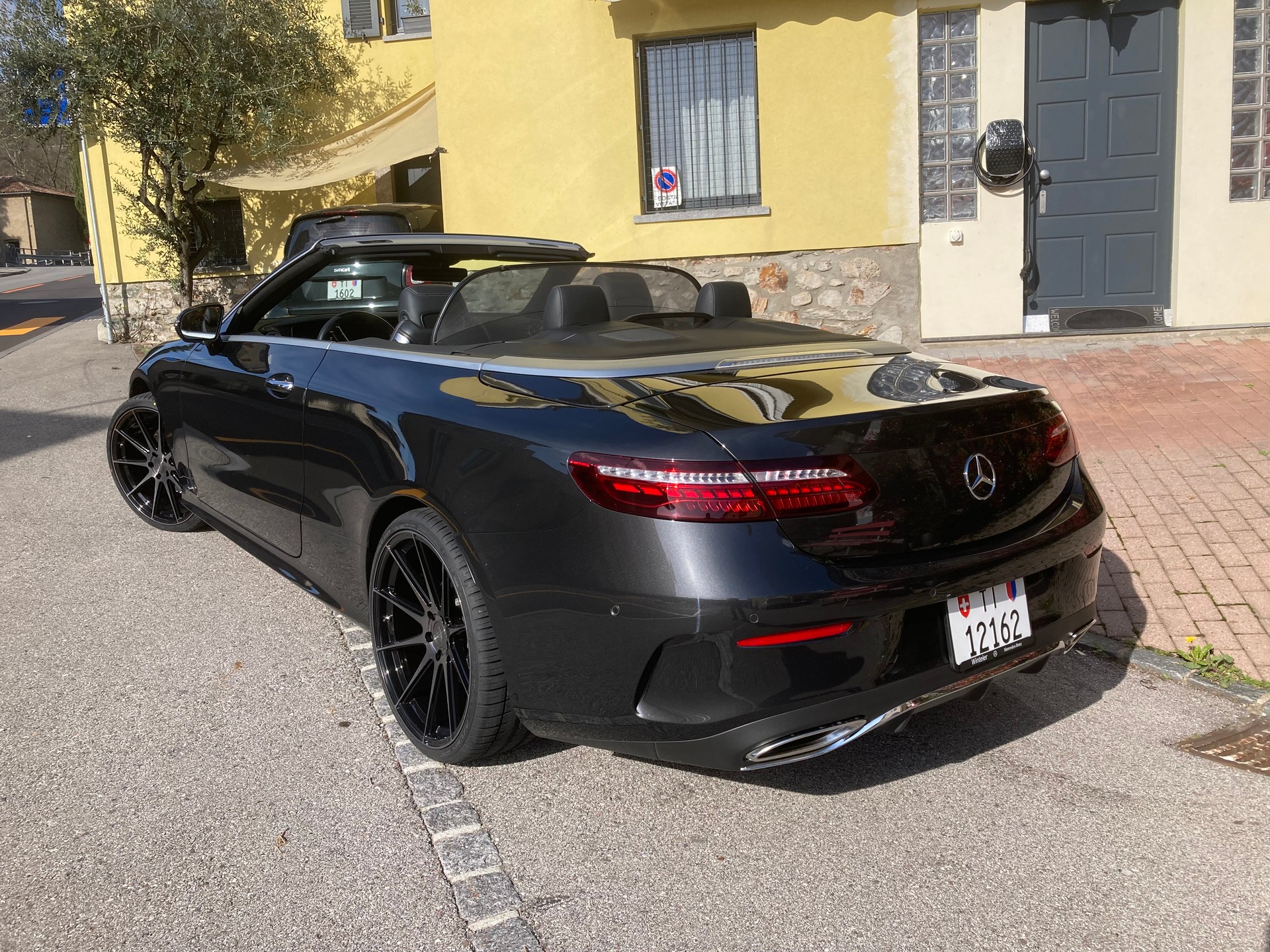 MERCEDES-BENZ E 200 AMG Line-image-4