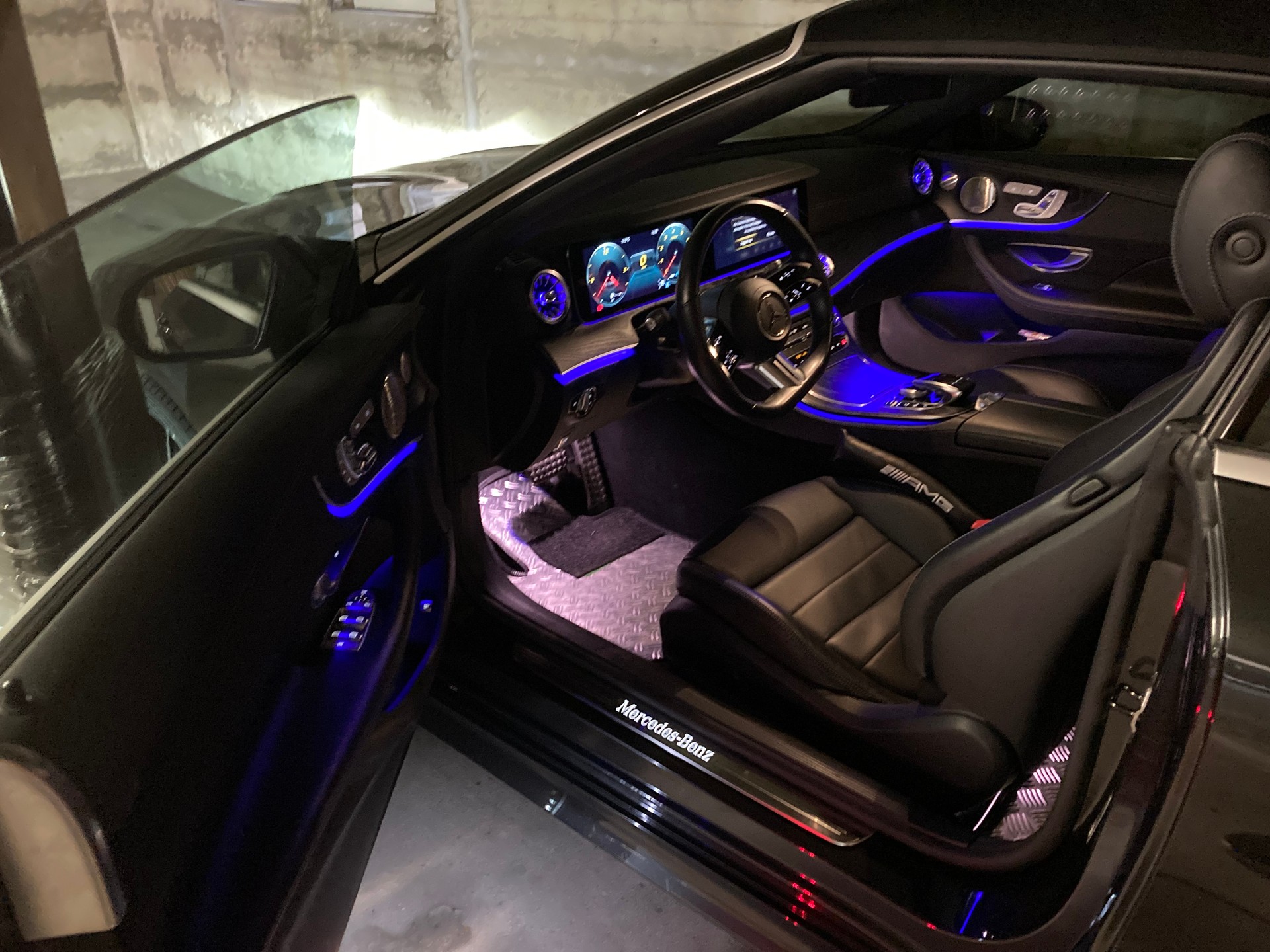 MERCEDES-BENZ E 200 AMG Line-image-5