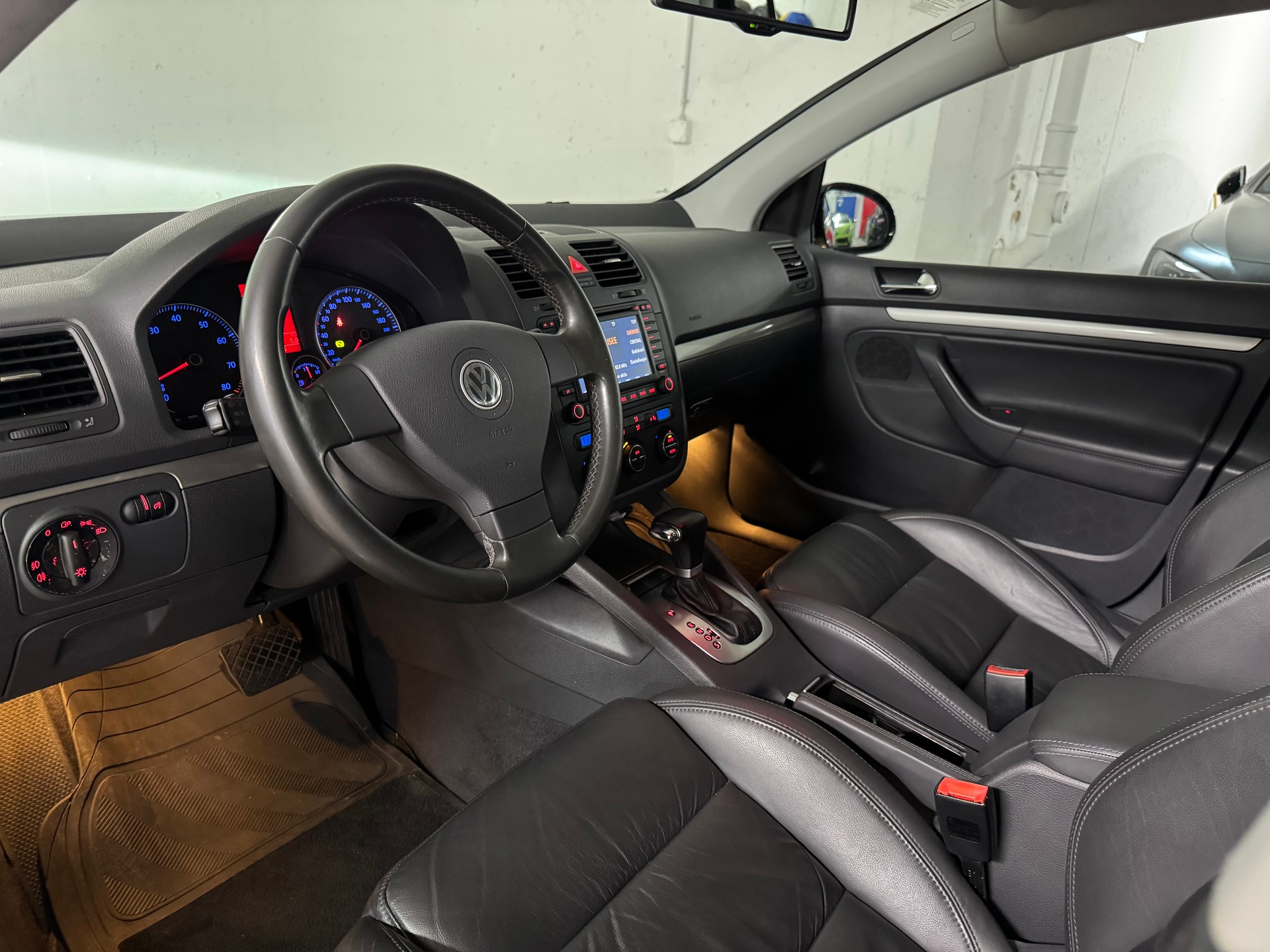 VW Golf 2.0 FSI Sportline Tiptronic 2-Hand-image-9