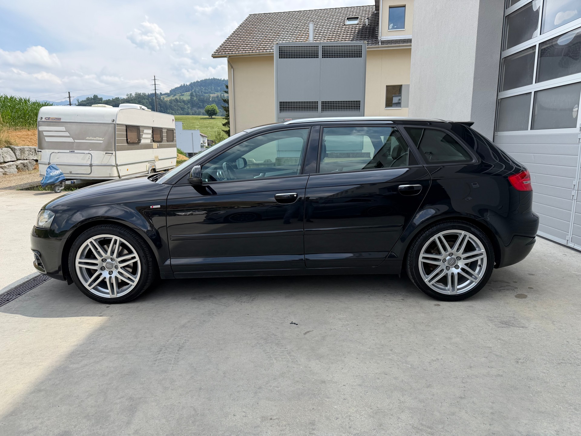 AUDI A3 Sportback 1.8 TFSI Ambiente quattro-image-1