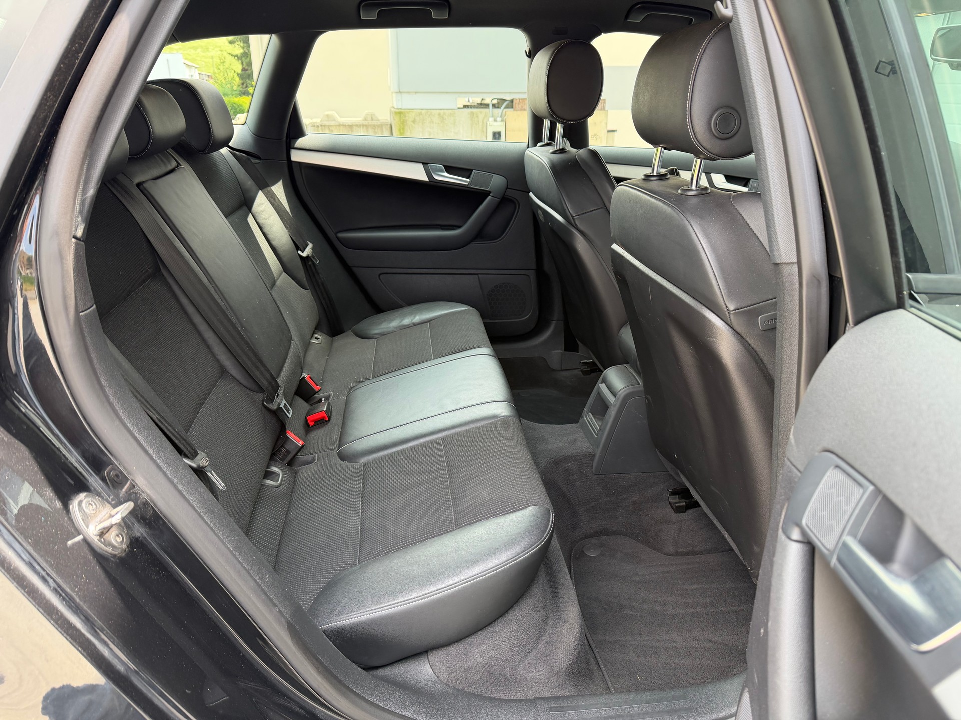AUDI A3 Sportback 1.8 TFSI Ambiente quattro-image-12