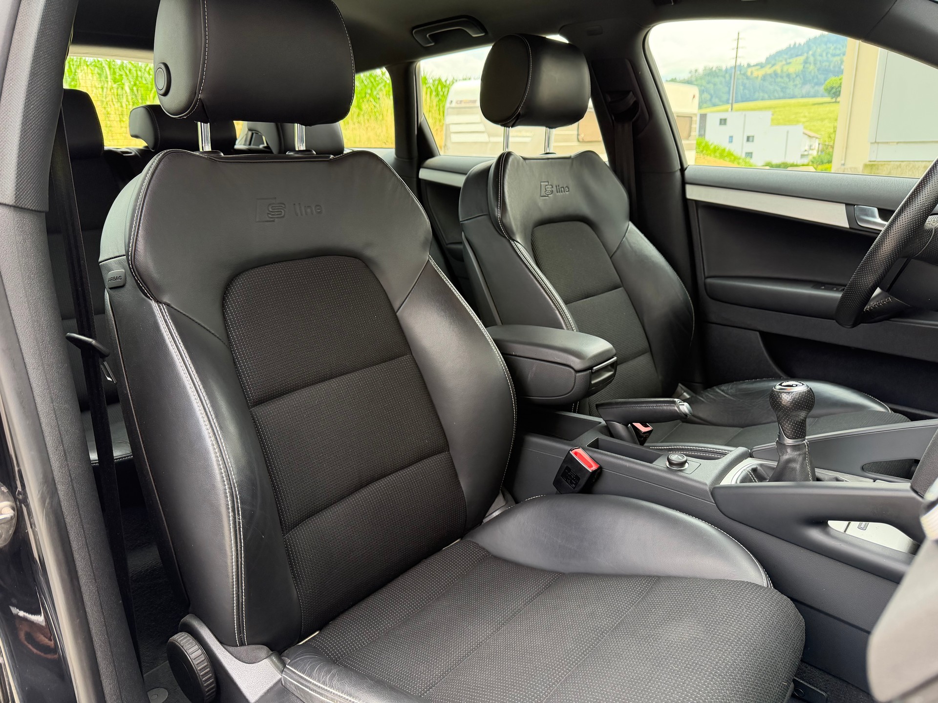AUDI A3 Sportback 1.8 TFSI Ambiente quattro-image-14