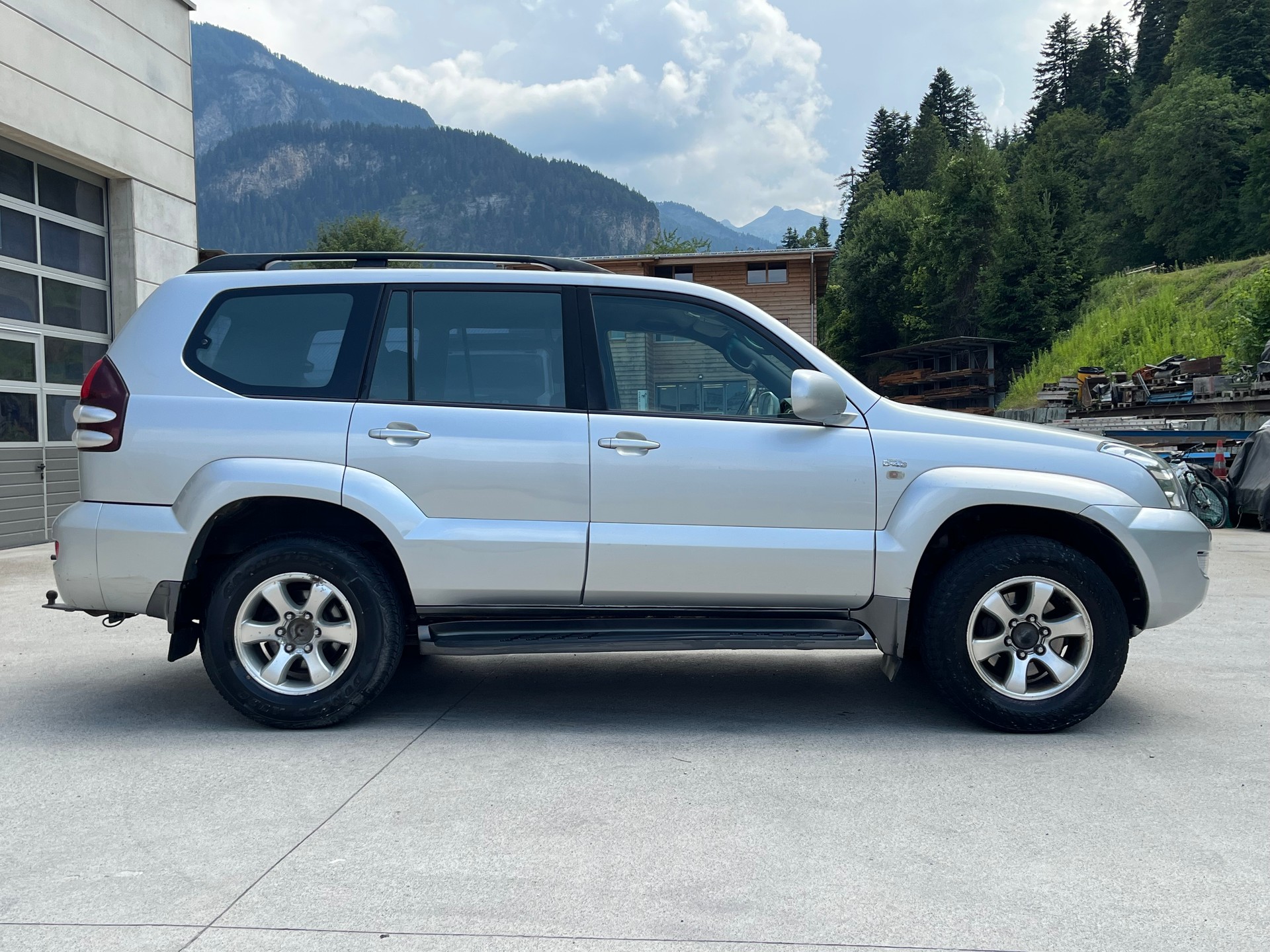TOYOTA Land Cruiser 3.0 TD Linea Sol Executive-image-3