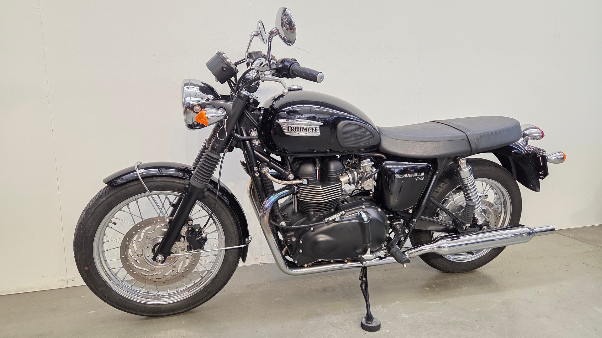 TRIUMPH Bonneville 900 i T 100-showroom-element-3