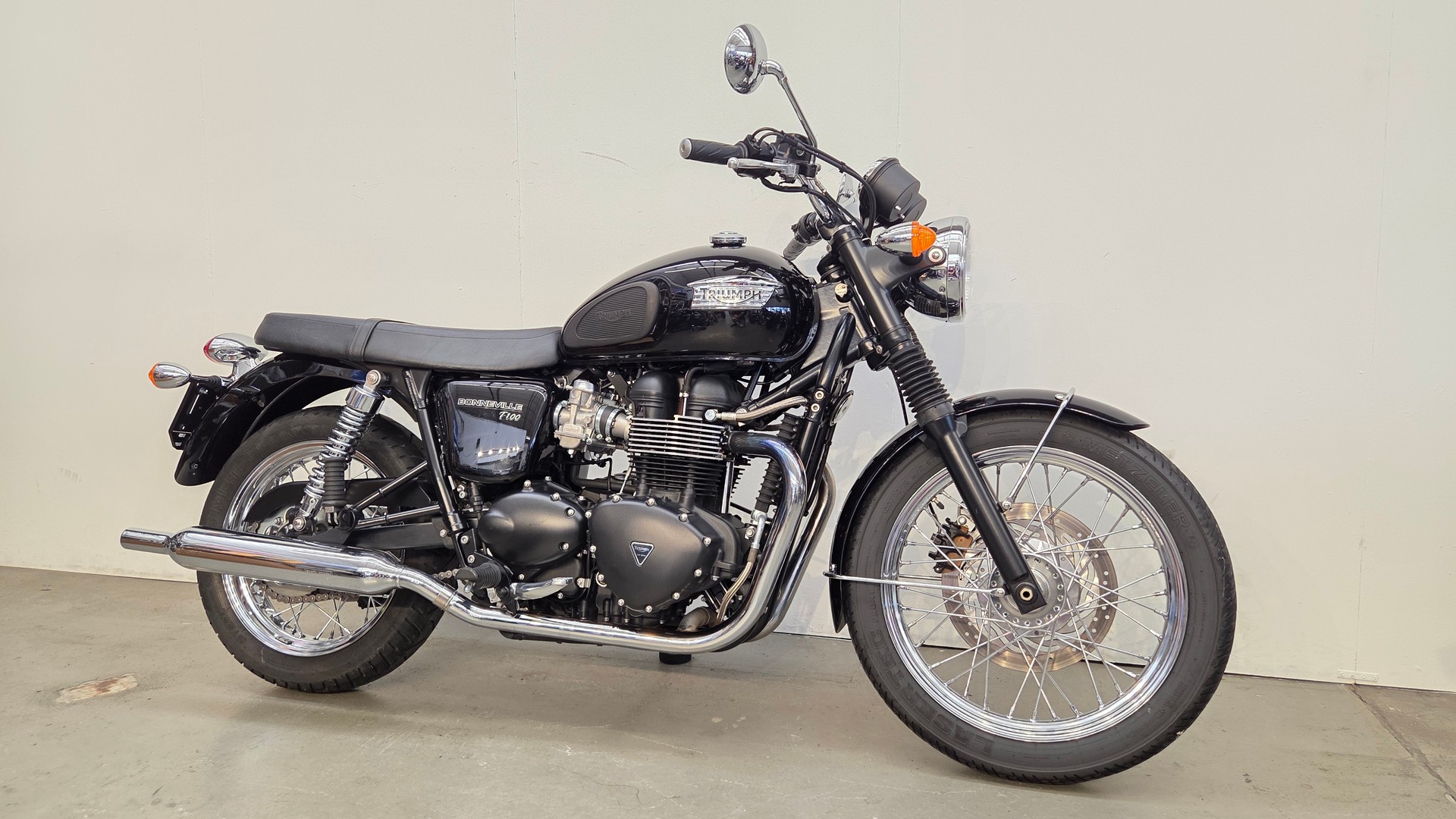 TRIUMPH Bonneville 900 i T 100-showroom-element-2