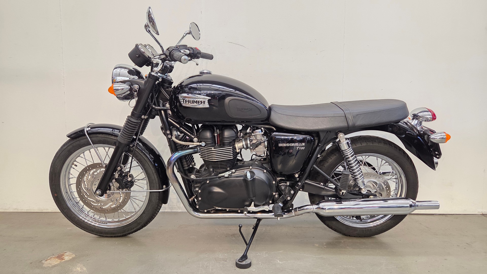 TRIUMPH Bonneville 900 i T 100-showroom-element-1