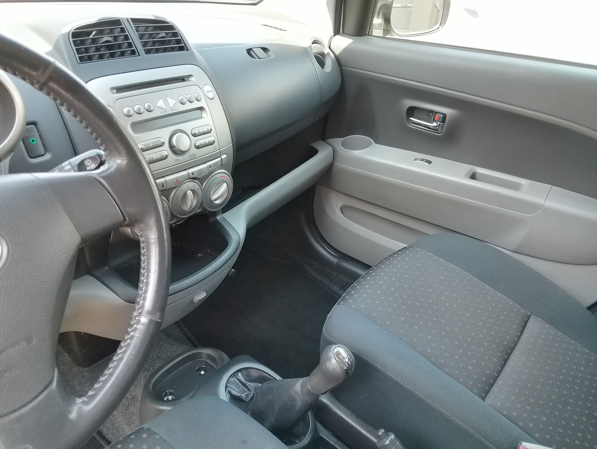 DAIHATSU Sirion 1.3 eco-4WD-image-13