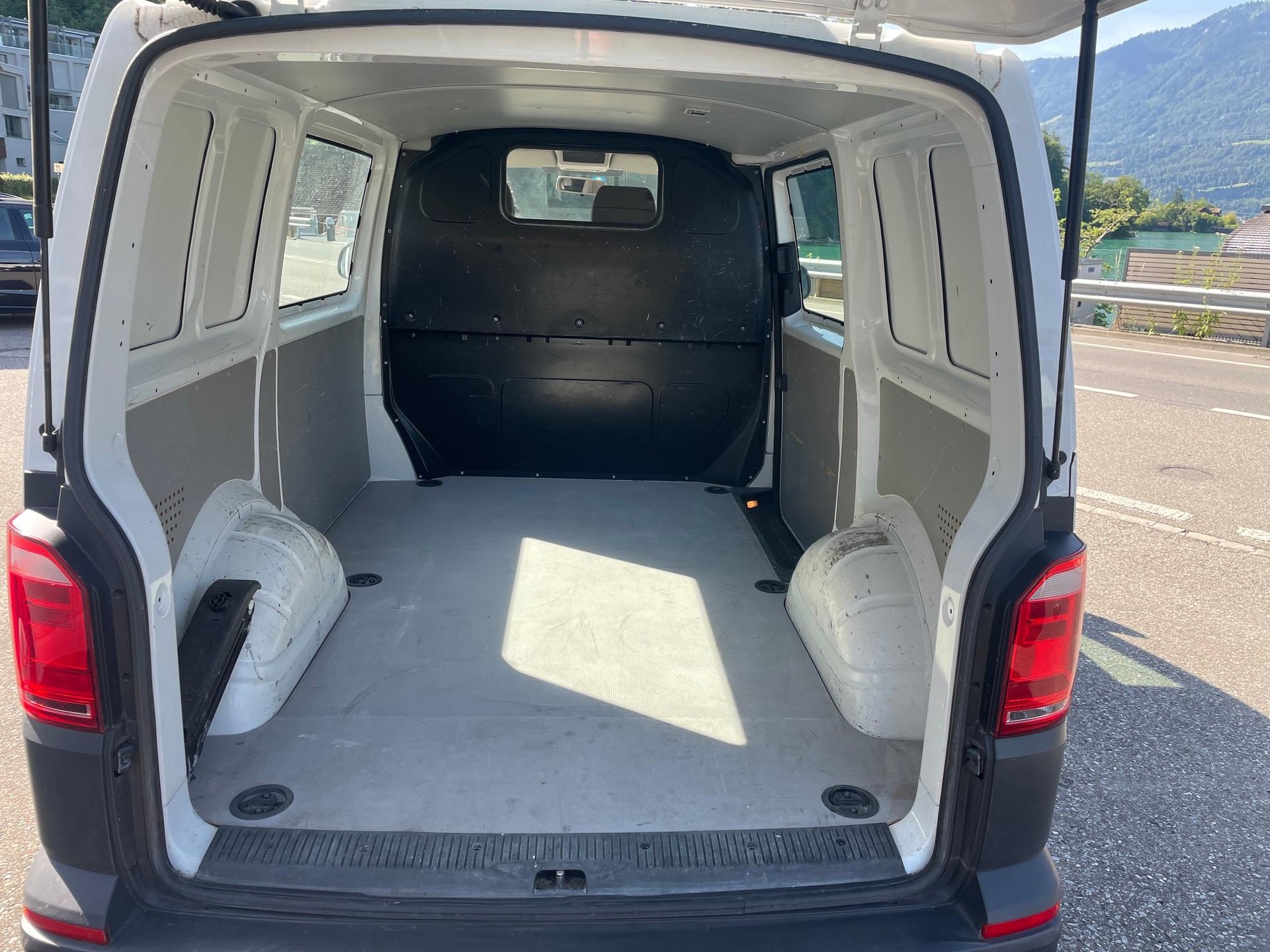 VW T6 Kaw. 3000 2.0 TDI 84-image-5