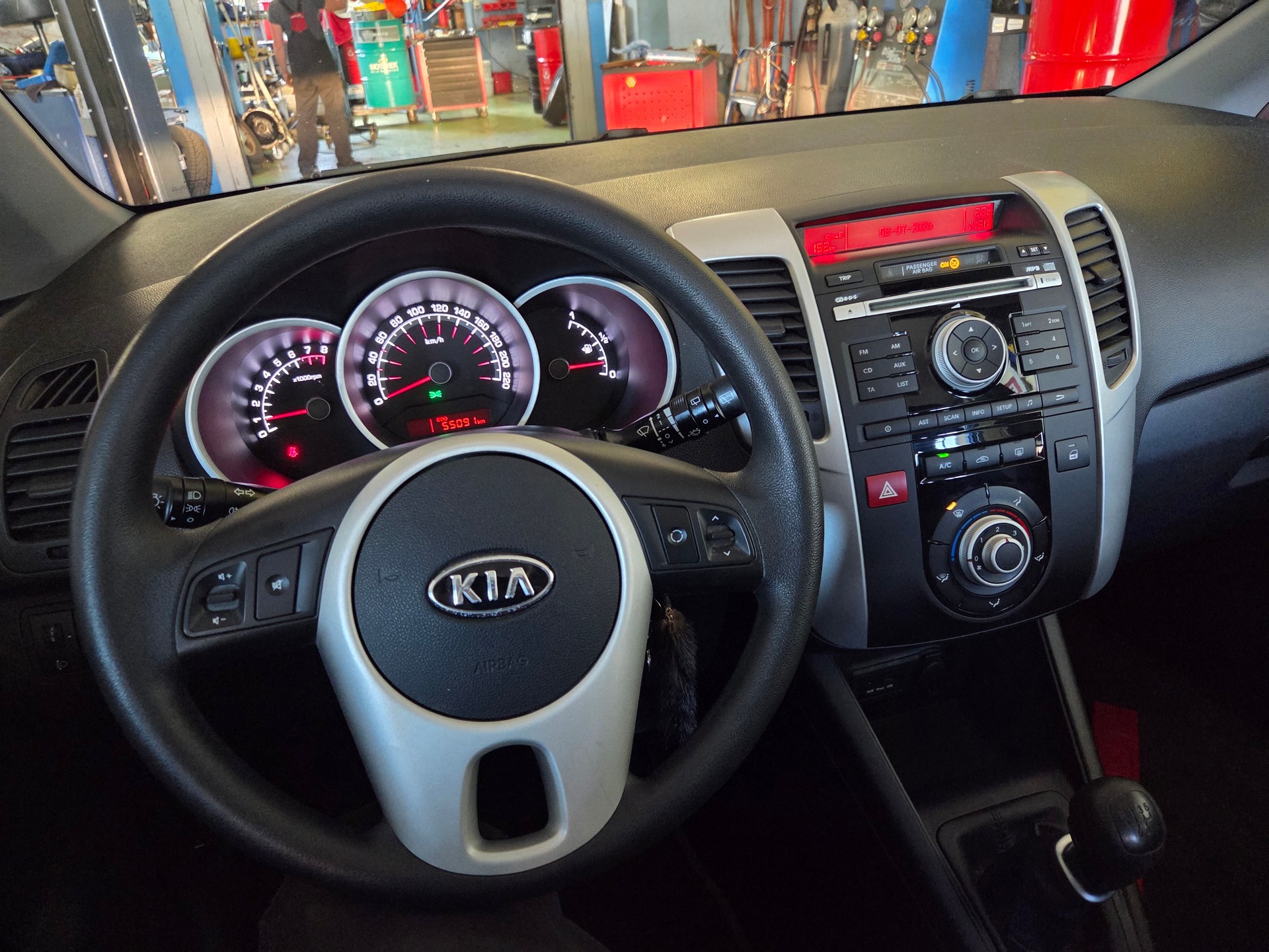 KIA VENGA-image-8
