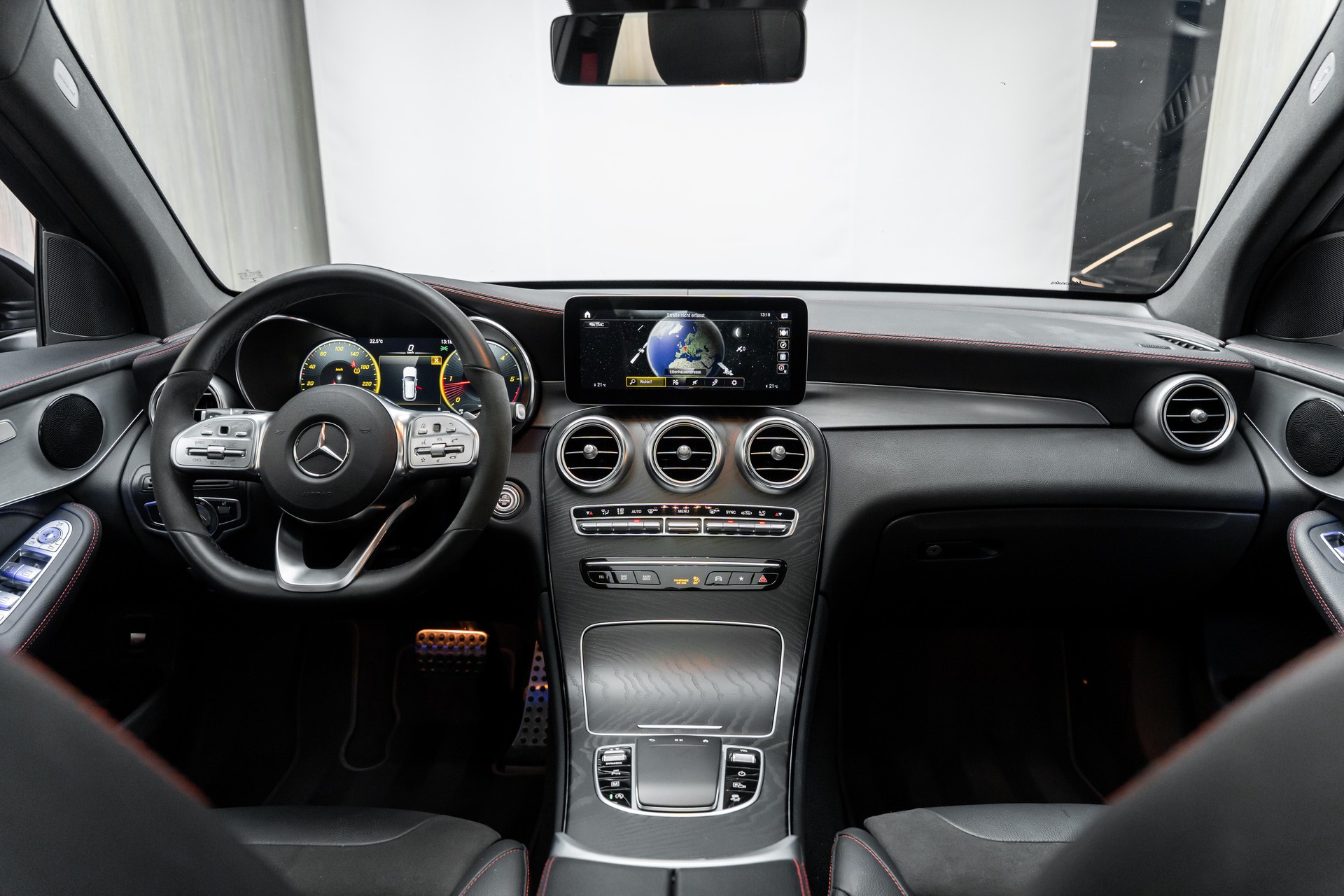 MERCEDES-BENZ GLC 220 d AMG Line 4Matic 9G-Tronic-showroom-element-2