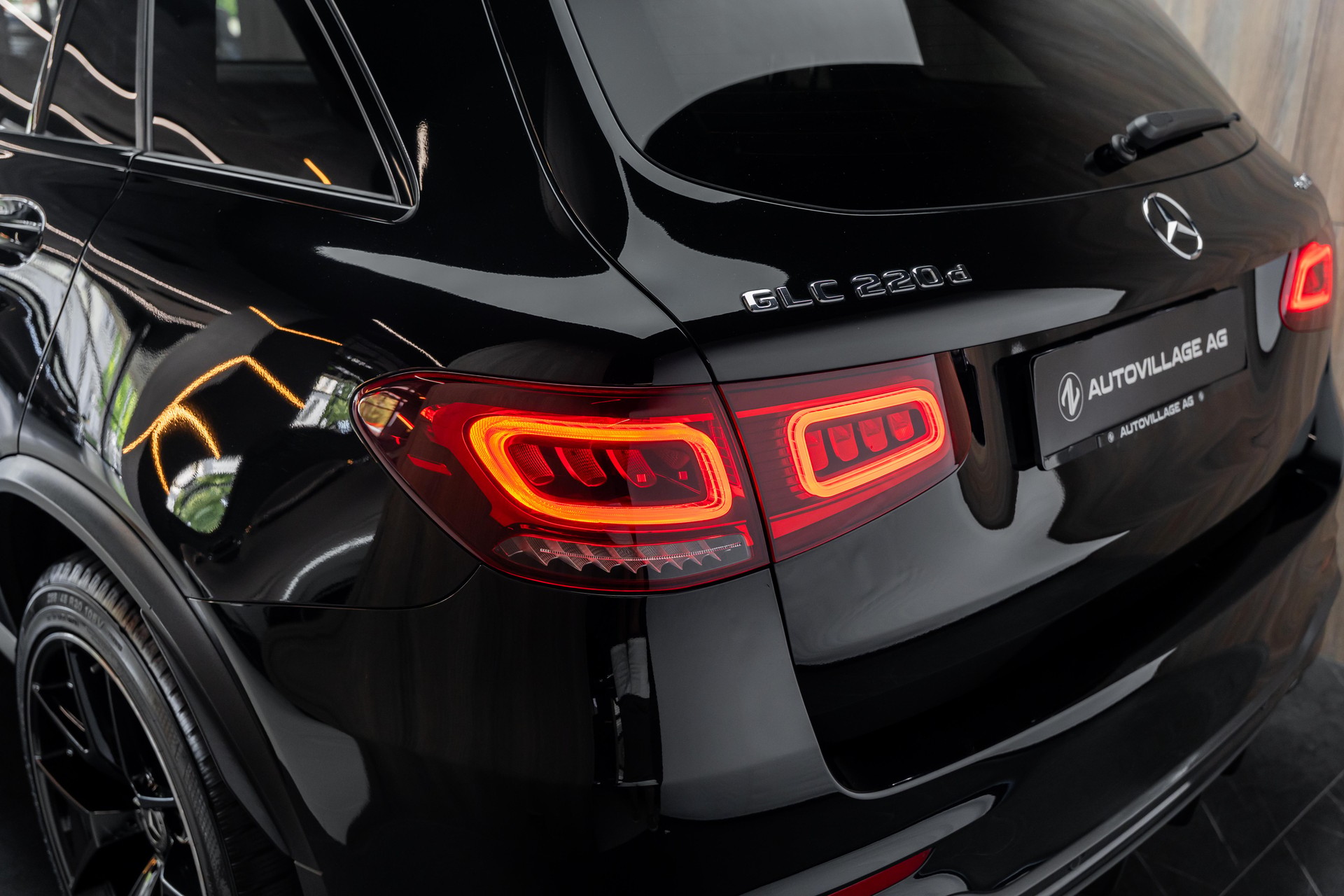 MERCEDES-BENZ GLC 220 d AMG Line 4Matic 9G-Tronic-image-24