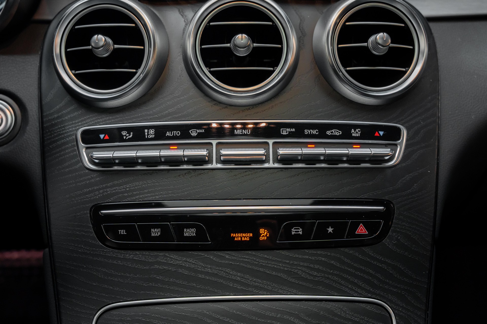 MERCEDES-BENZ GLC 220 d AMG Line 4Matic 9G-Tronic-image-13