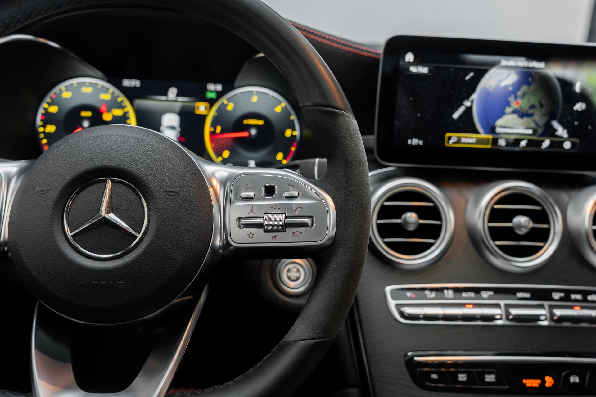 MERCEDES-BENZ GLC 220 d AMG Line 4Matic 9G-Tronic-image-20