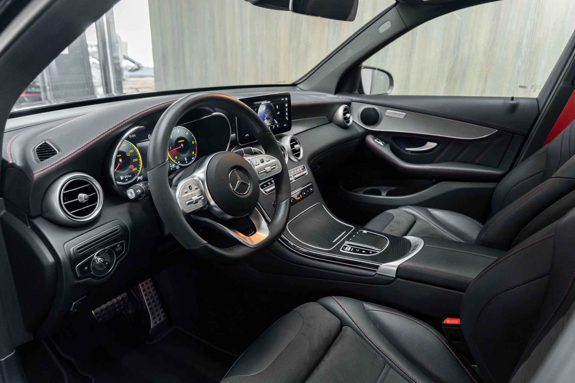 MERCEDES-BENZ GLC 220 d AMG Line 4Matic 9G-Tronic-showroom-element-3