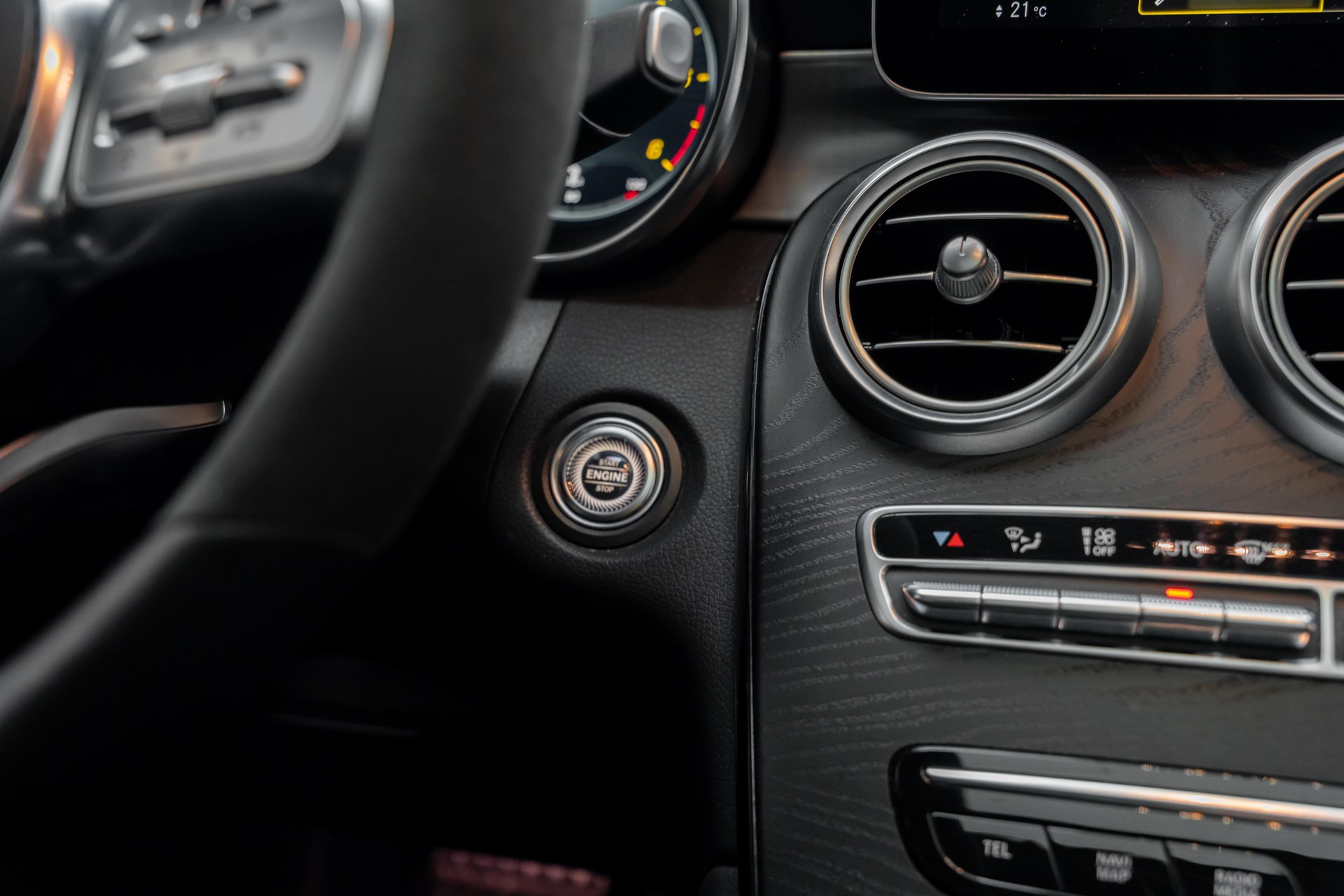MERCEDES-BENZ GLC 220 d AMG Line 4Matic 9G-Tronic-image-18