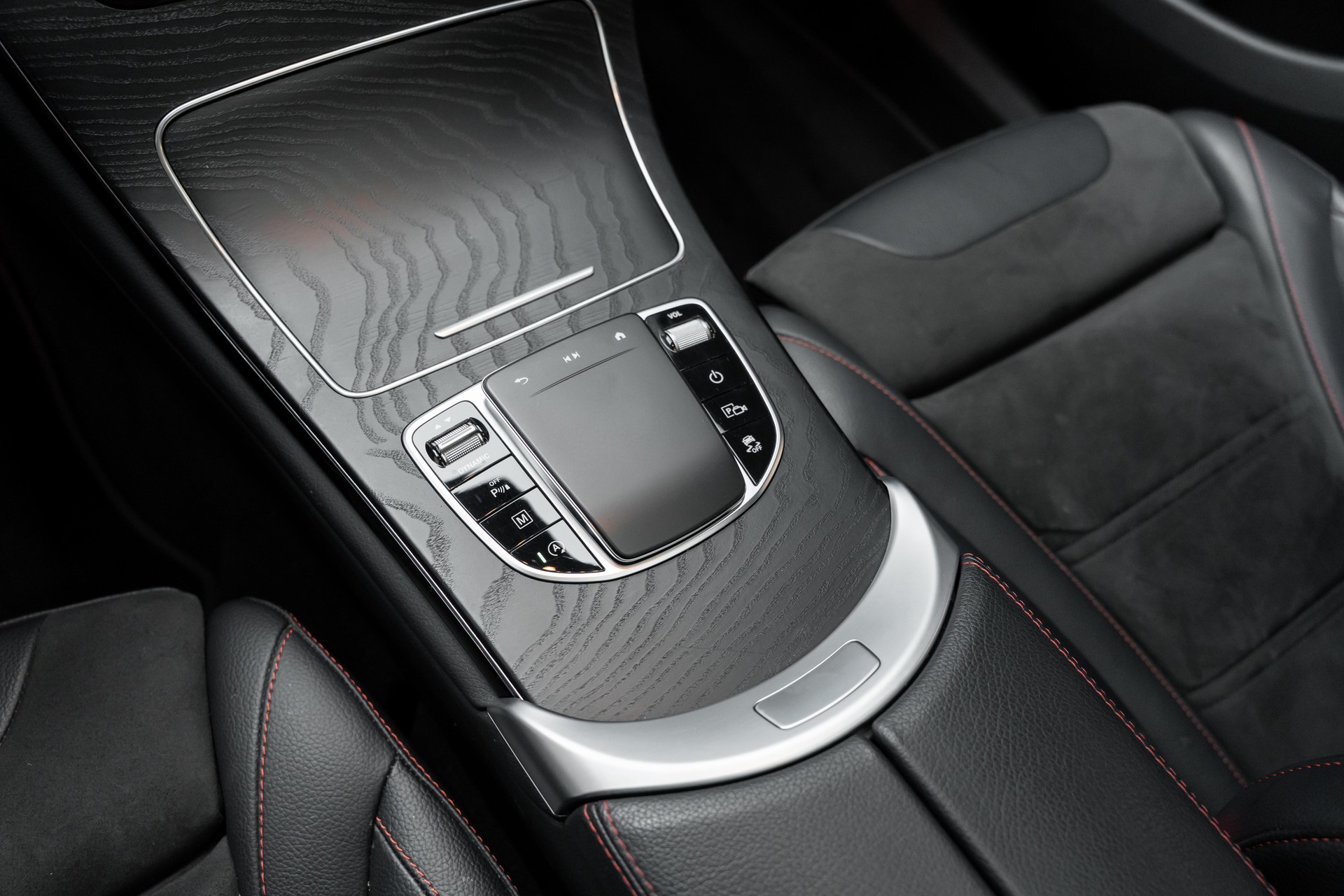 MERCEDES-BENZ GLC 220 d AMG Line 4Matic 9G-Tronic-image-14