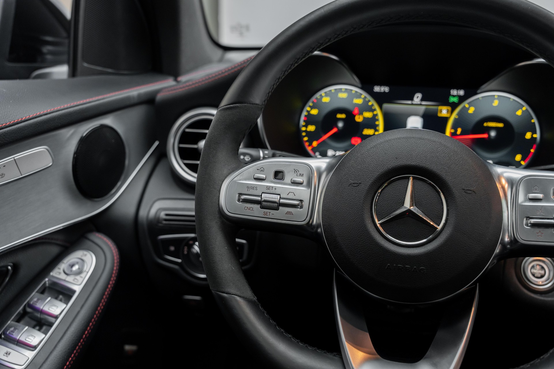 MERCEDES-BENZ GLC 220 d AMG Line 4Matic 9G-Tronic-image-21