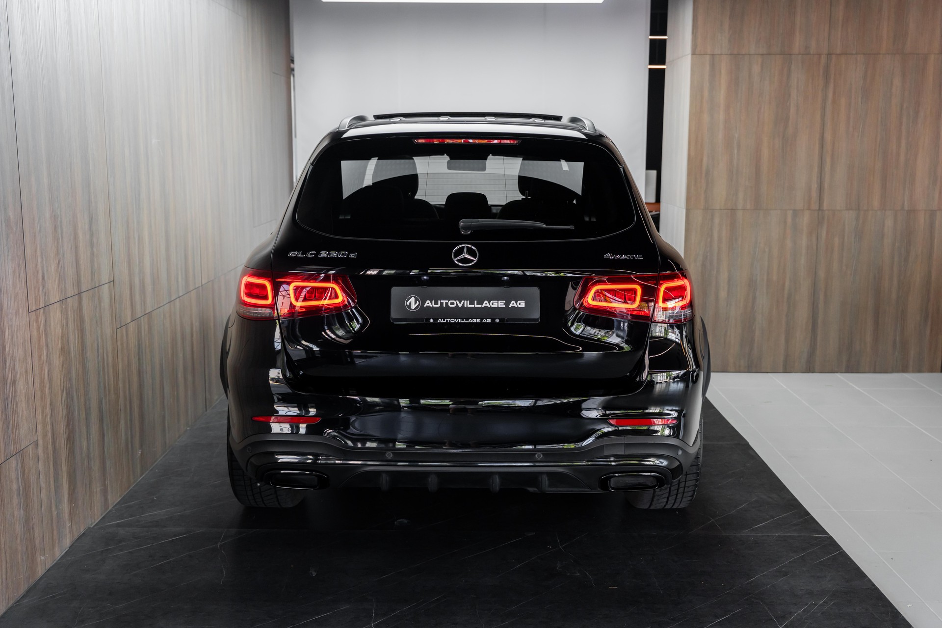 MERCEDES-BENZ GLC 220 d AMG Line 4Matic 9G-Tronic-image-28
