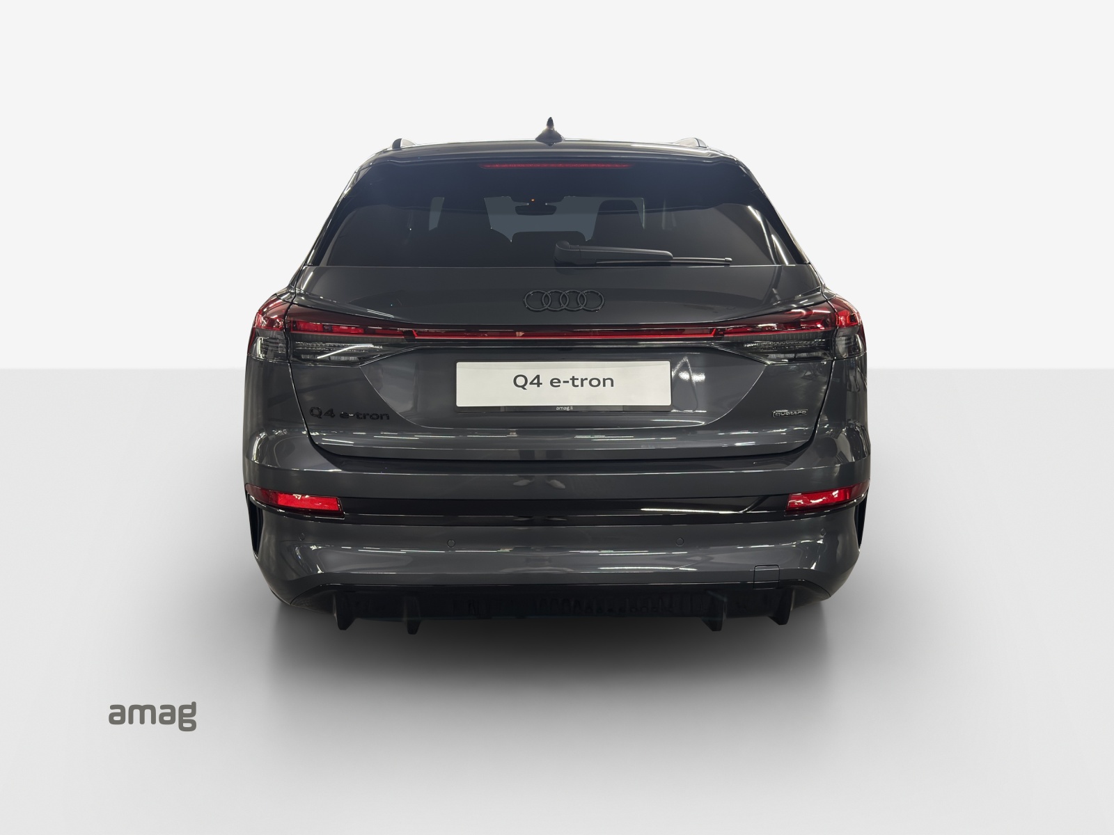 AUDI Q4 e-tron SUV quattro performance-showroom-element-3