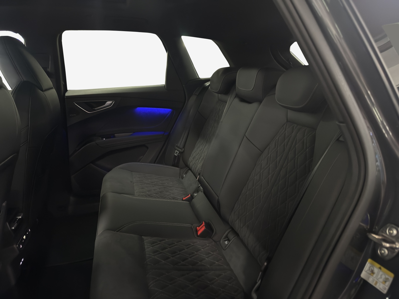 AUDI Q4 e-tron SUV quattro performance-image-8