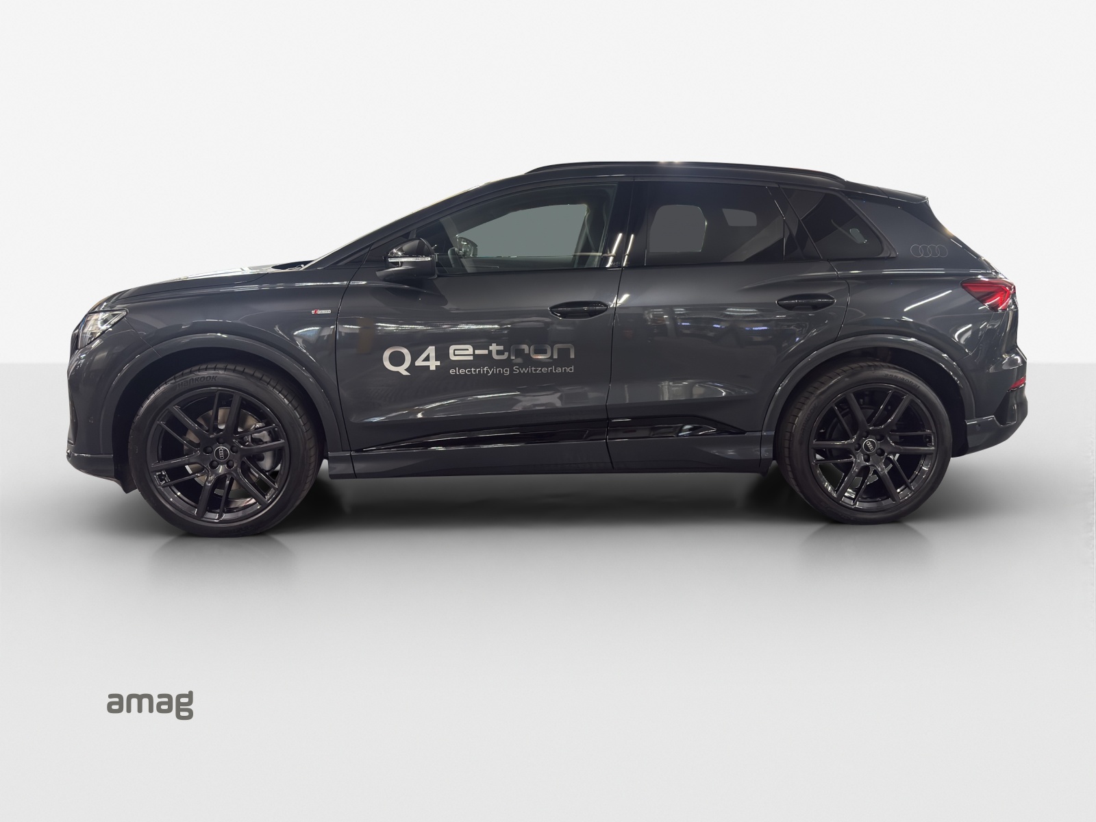 AUDI Q4 e-tron SUV quattro performance-showroom-element-1