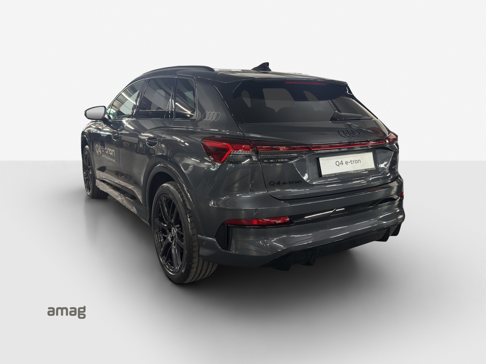AUDI Q4 e-tron SUV quattro performance-showroom-element-2