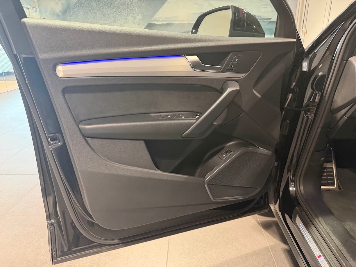 AUDI Q5 Sportback 40 TDI Blackedition quattro S-tronic-image-2