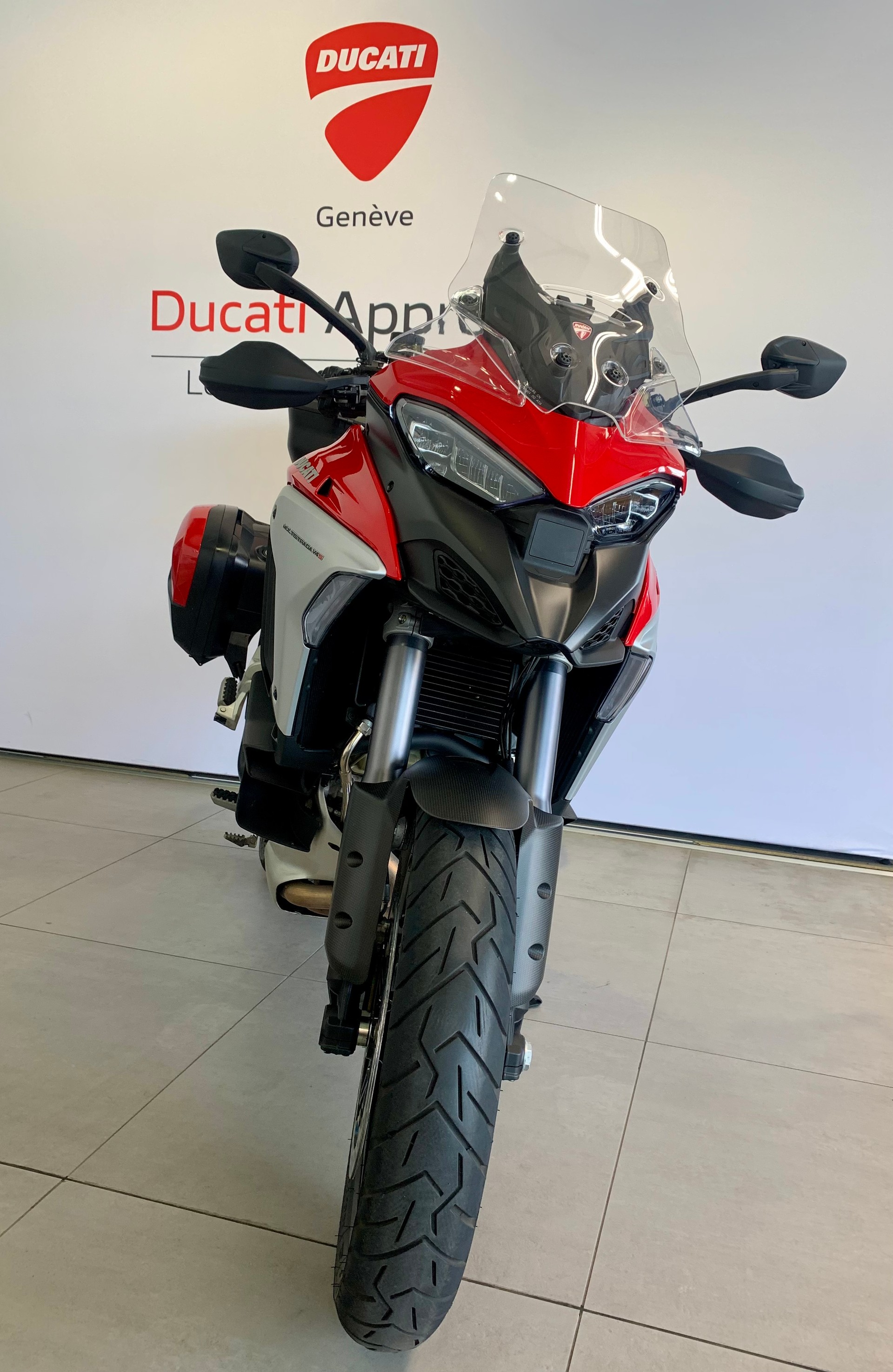 DUCATI Multistrada V4 S Travel & Radar-showroom-element-2