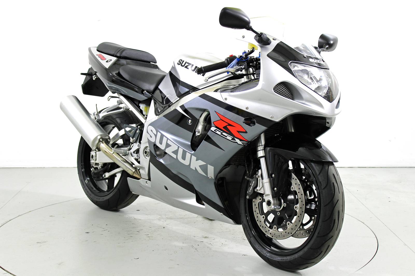 SUZUKI GSX-R 750-showroom-element-1